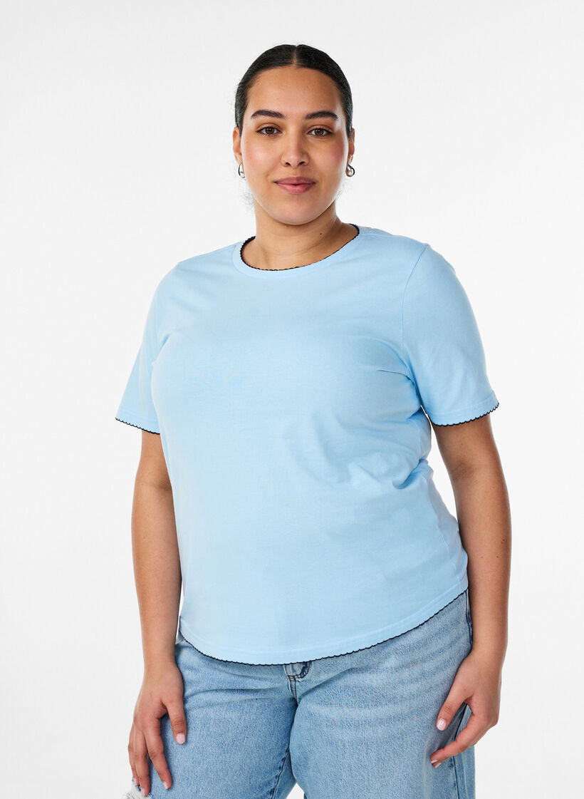 T-shirt en coton avec bords ondul&eacute;s contrastants, Bleu Clair, Model image number 0