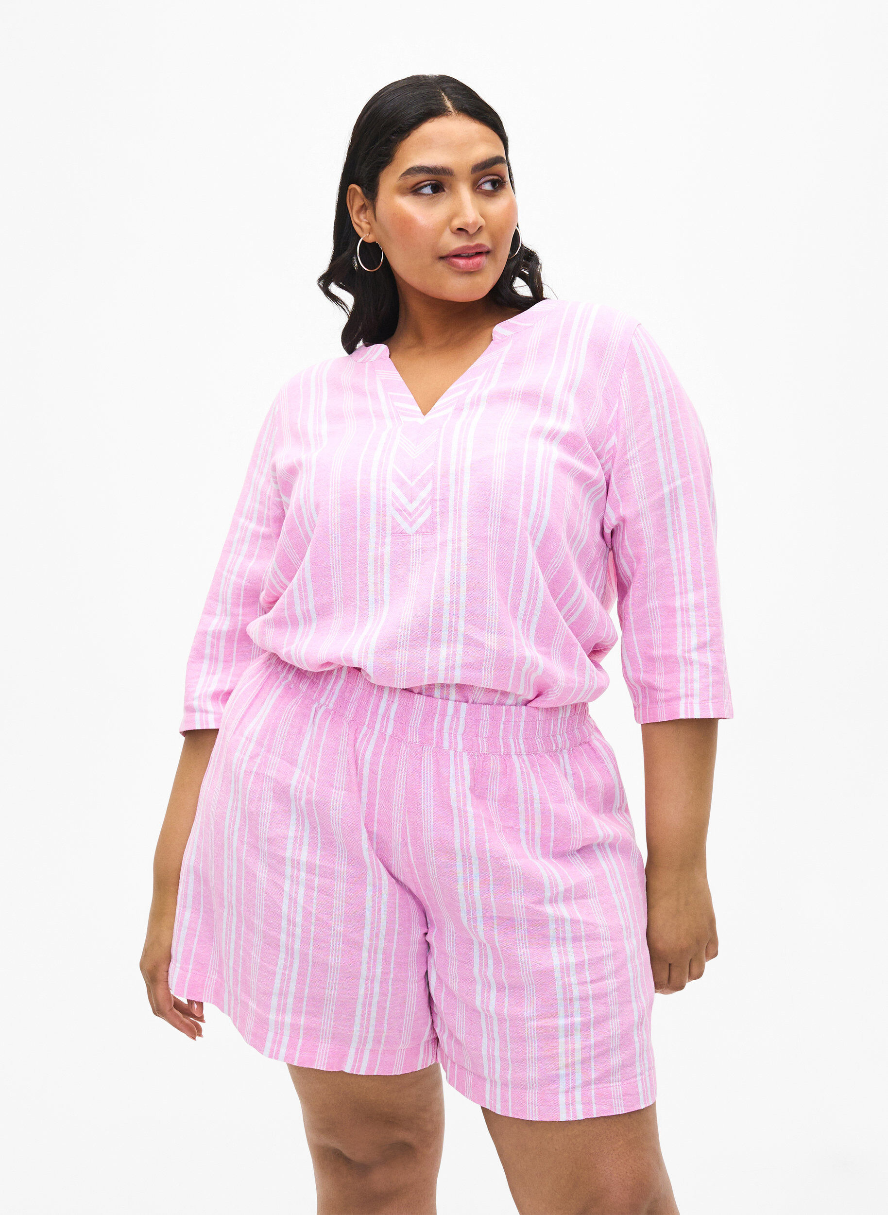 Zizzi Gestreifte kurze Hose aus einer Leinen-Viskose-Mischung, Pink, Model image number 0