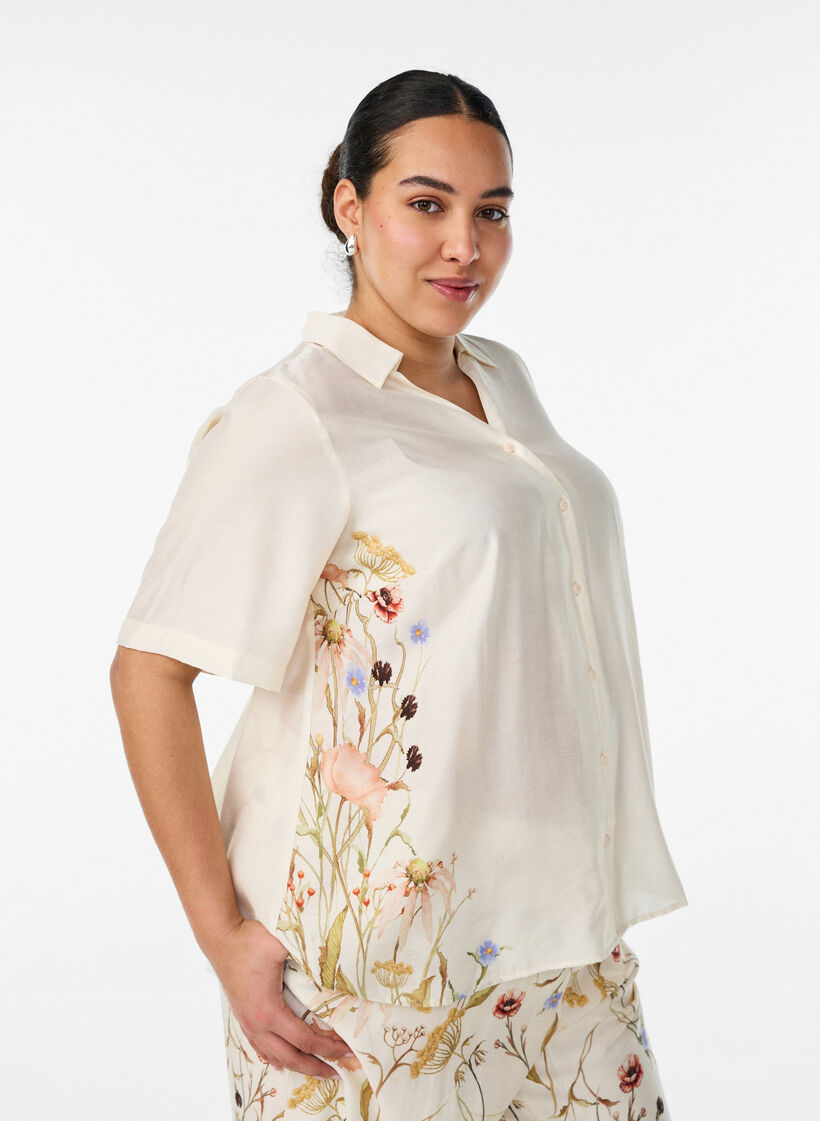 Bluse mit ellbogenlangen &Auml;rmeln und gebl&uuml;mten Details, Beige, Model image number 0