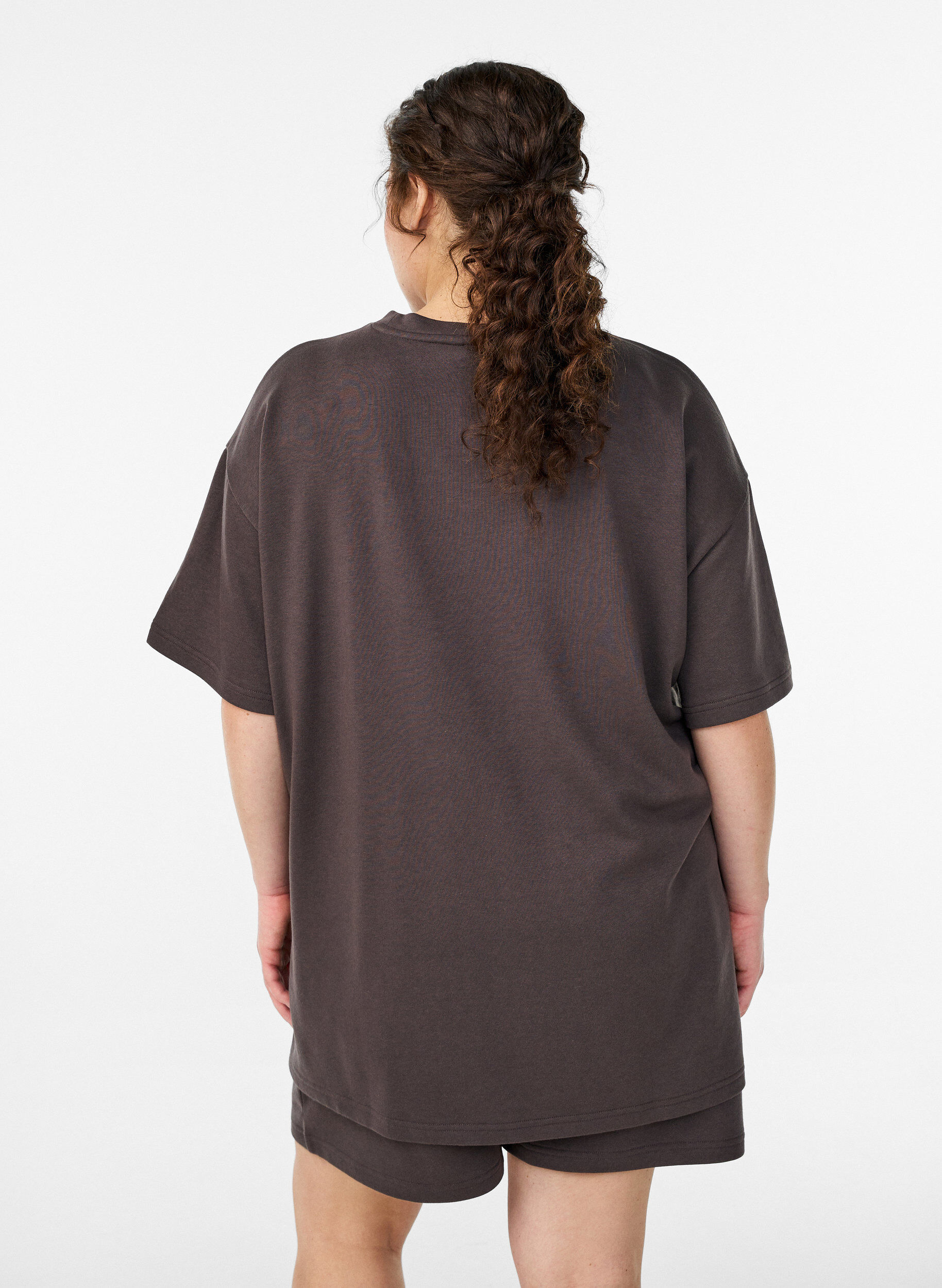 Zizzi Oversized T-Shirt aus Sweat, Braun, Model image number 2