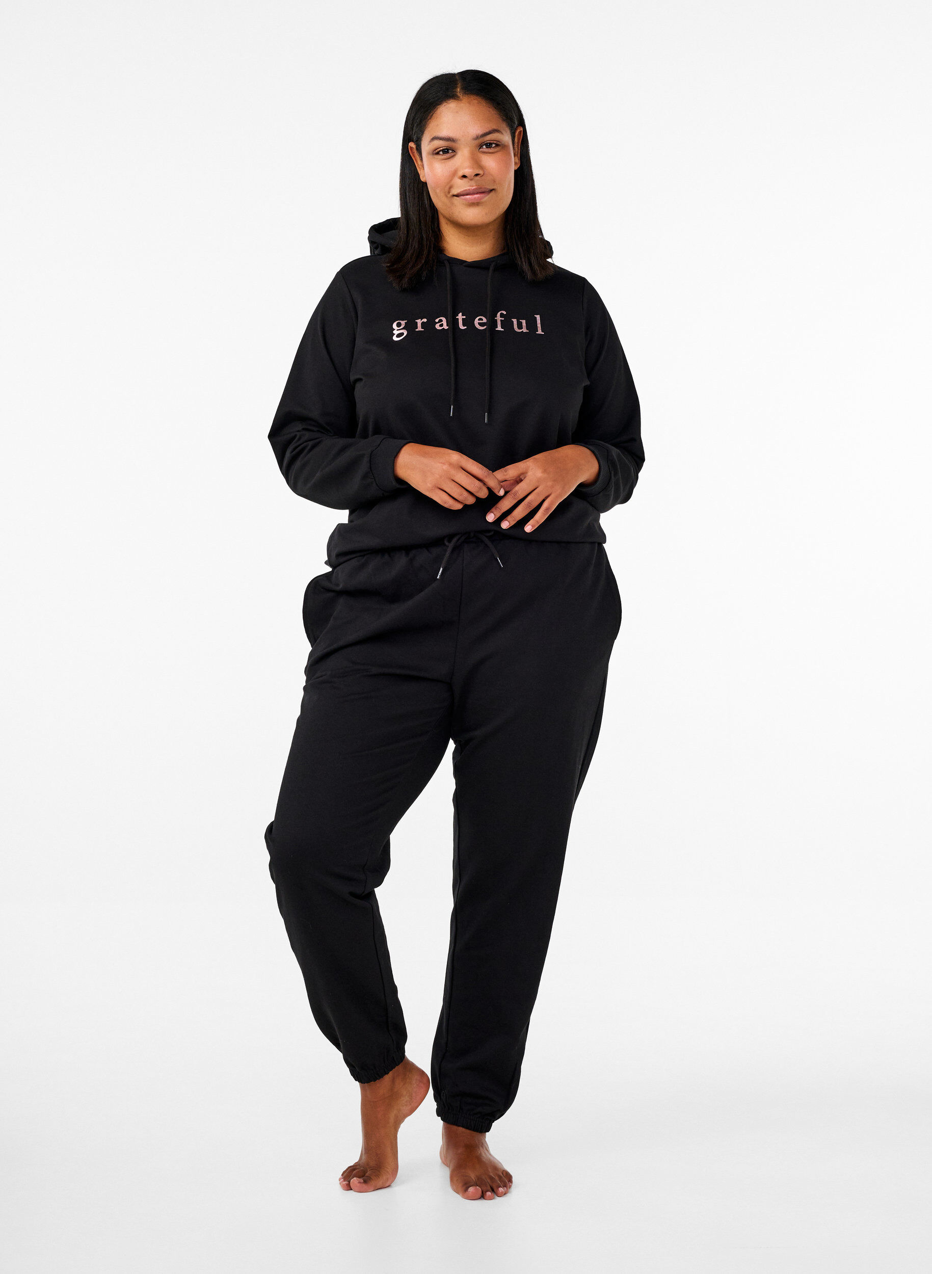 Zizzi Sweatshirt mit Kapuze und Aufdruck, Schwarz, Model image number 1