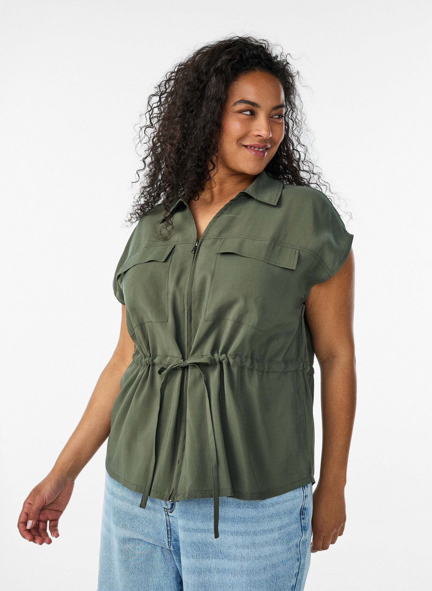 Gilet en modal avec fermeture &eacute;clair et ceinture &agrave; nouer, Vert, Model