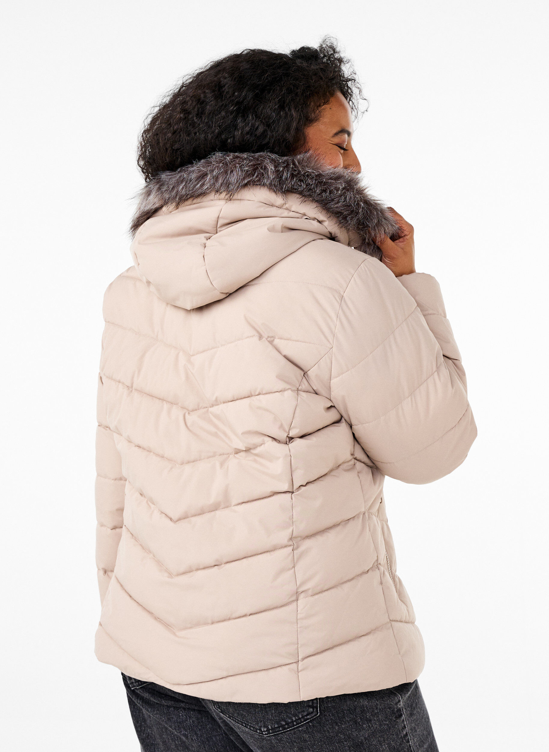 Zizzi Kurze Steppjacke mit Kapuze, Beige, Model image number 2