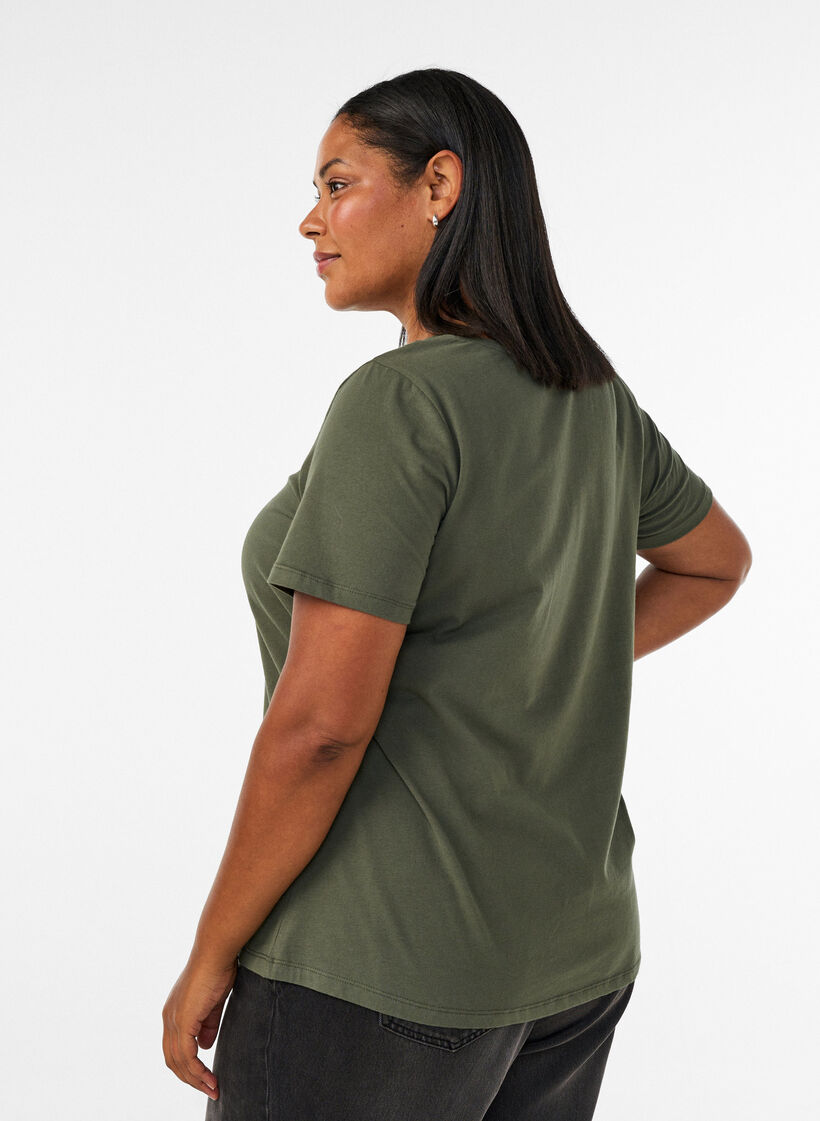 Unifarbenes Basic-T-Shirt aus Baumwolle, Gr&uuml;n, Model image number 2
