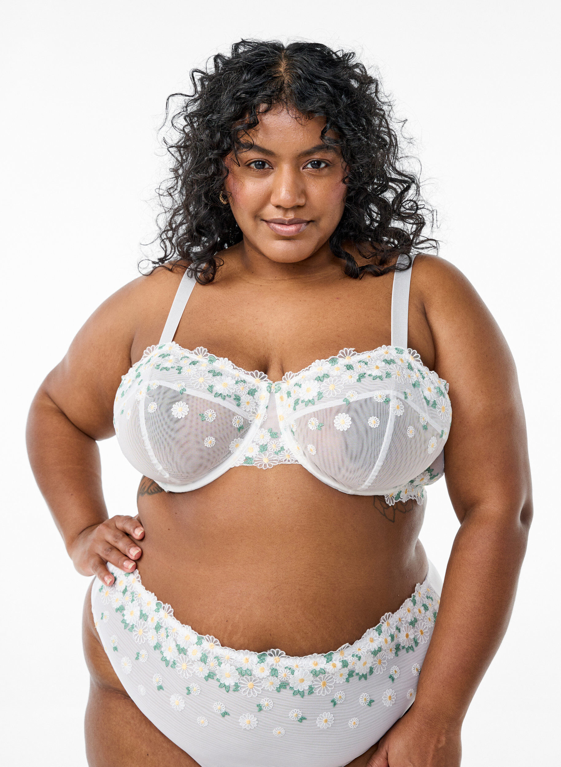 Soutien-gorge balconnet en maille brod&eacute;e de marguerites, Blanc, Model