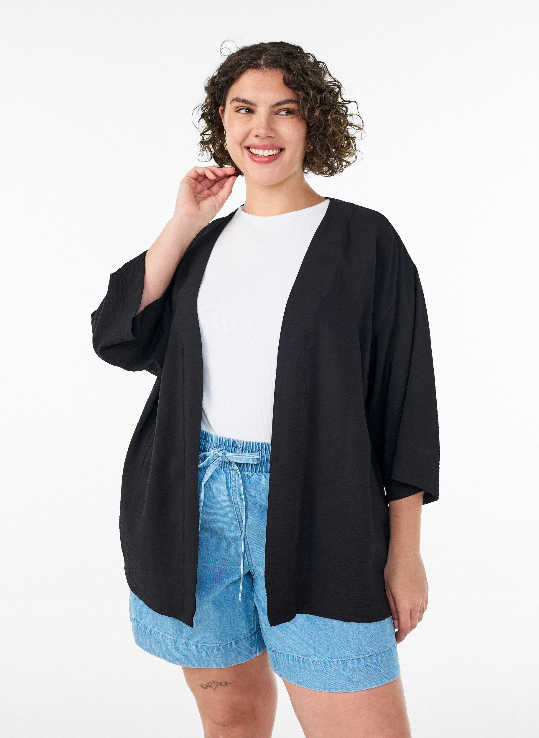 ZizziKurzer Kimono aus Viskose mit 3/4-&Auml;rmeln, Schwarz, Model image number 0