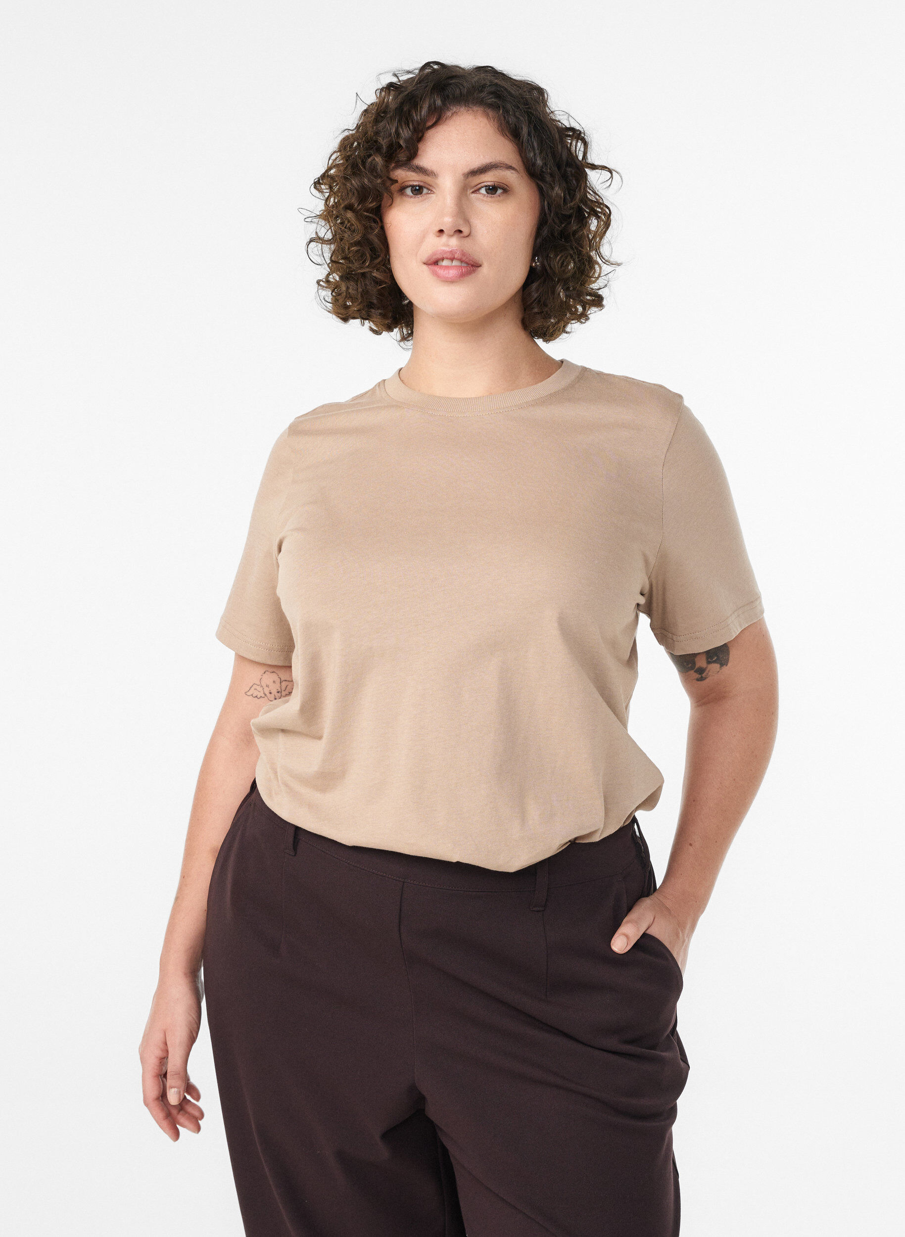 ZizziBasic-T-Shirt aus Baumwolle mit Rundhalsausschnitt, Beige, Model image number 0