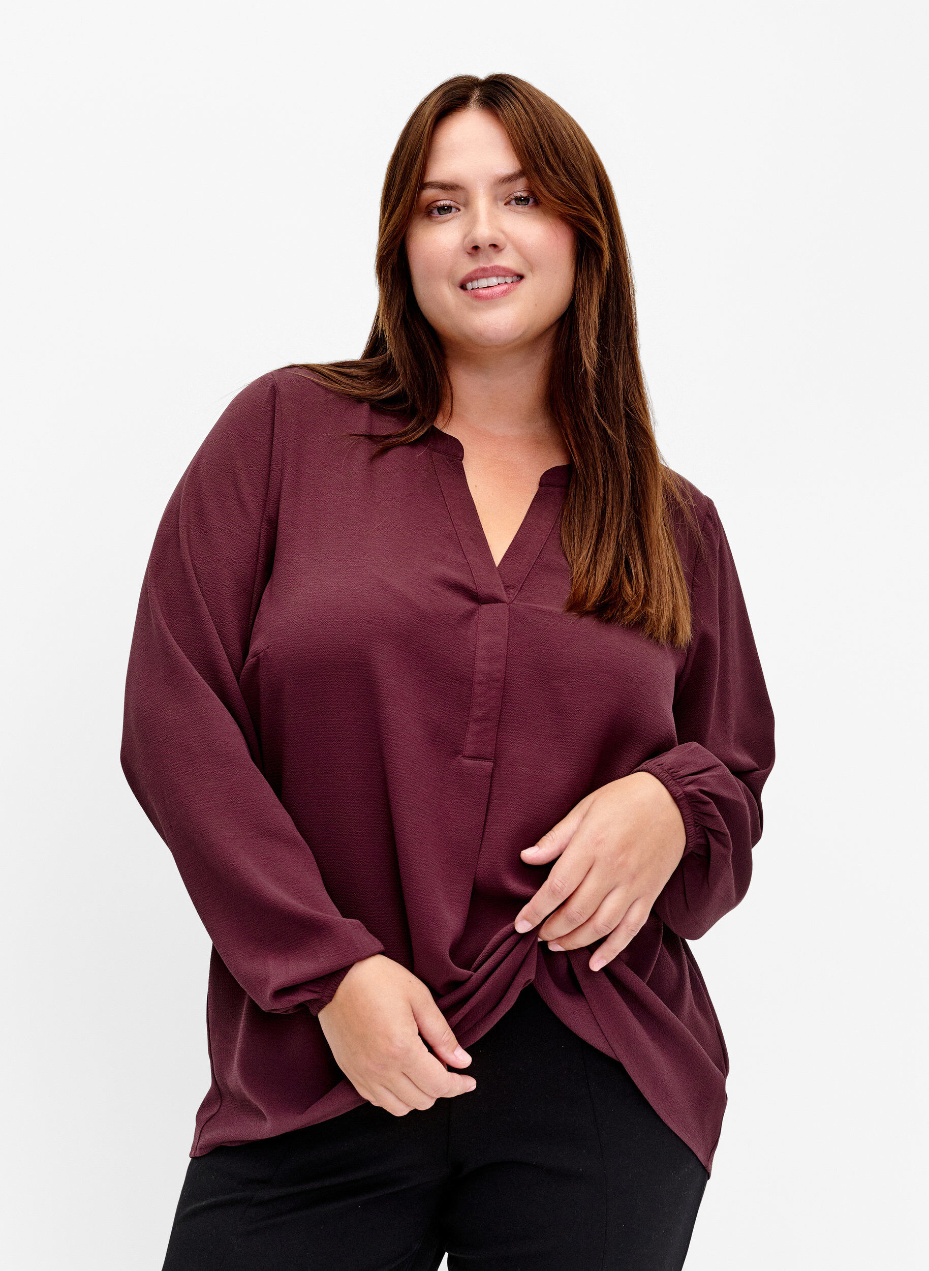 Zizzi Unifarbene Bluse mit V-Ausschnitt, Fudge, Model image number 0