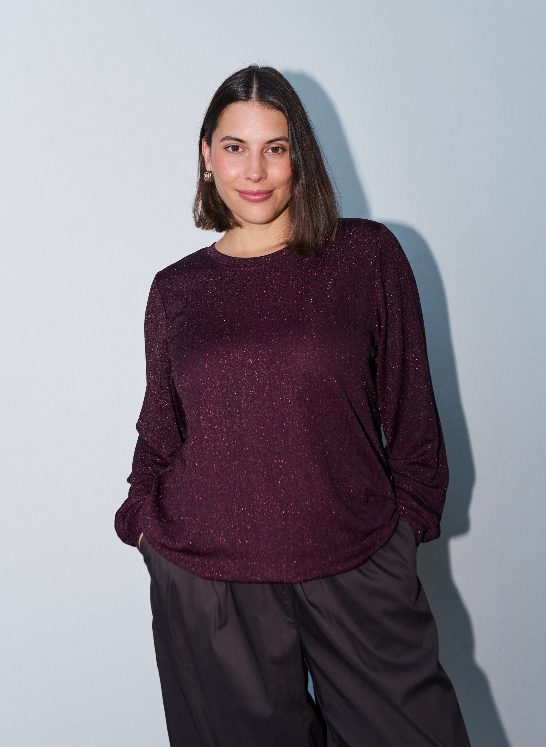 ZizziBlouse avec texture verticale et fils scintillants, Bordeaux, Model image number 3