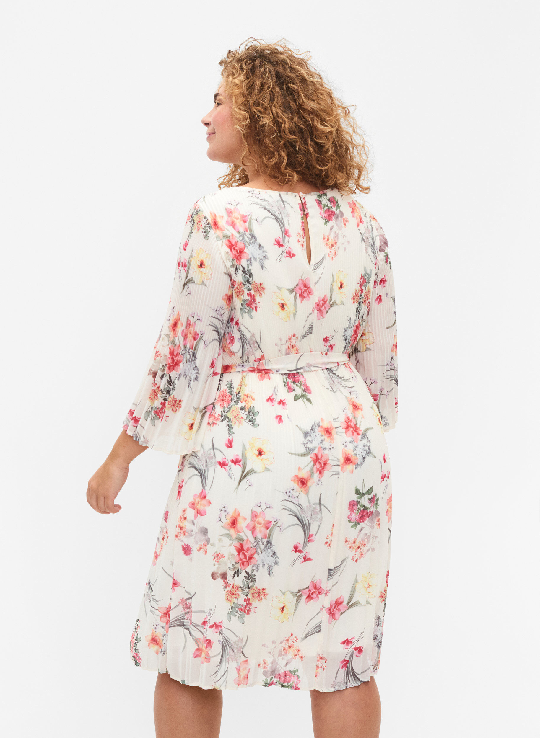 Zizzi Robe pliss&eacute;e imprim&eacute;e avec lien &agrave; nouer, Sugar Swizzle Flower, Model image number 1