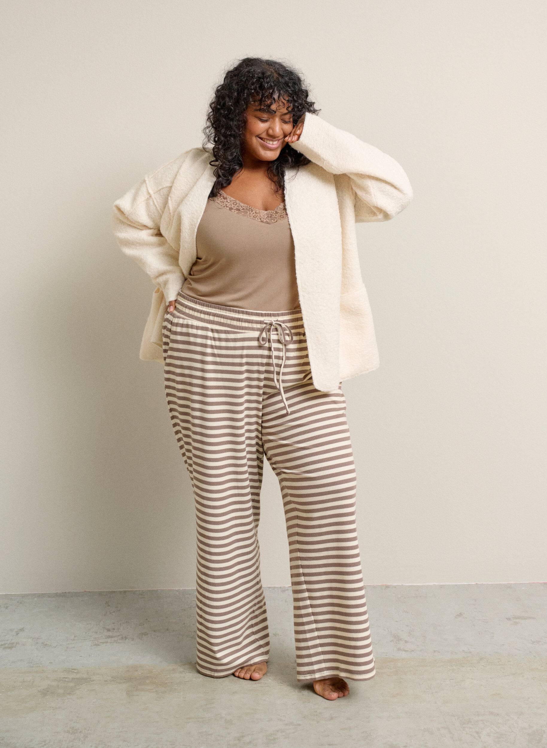 Lockere Strickjacke mit Taschen