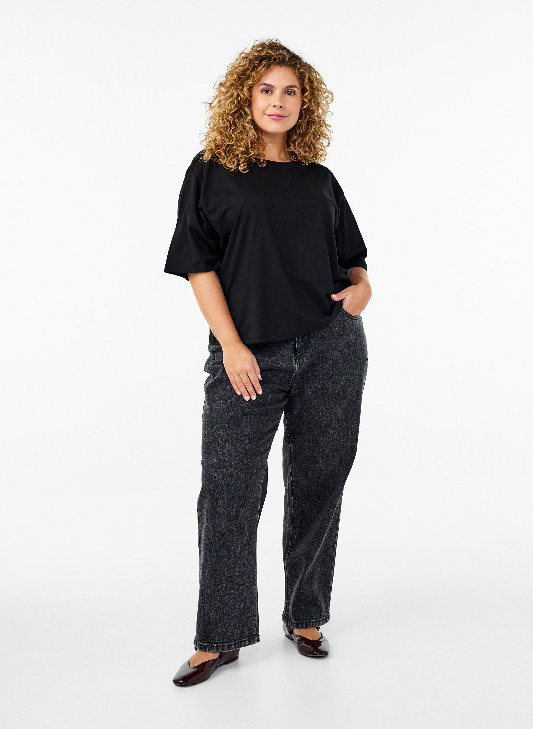 Zizzi T-shirt Boxy en coton biologique, Noir, Model image number 1