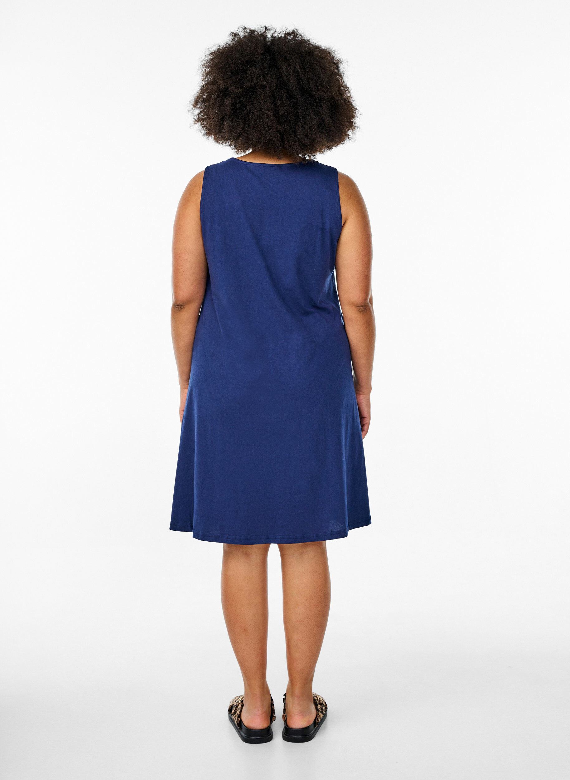 Zizzi &Auml;rmelloses Kleid in A-Linie, Blau, Model image number 2
