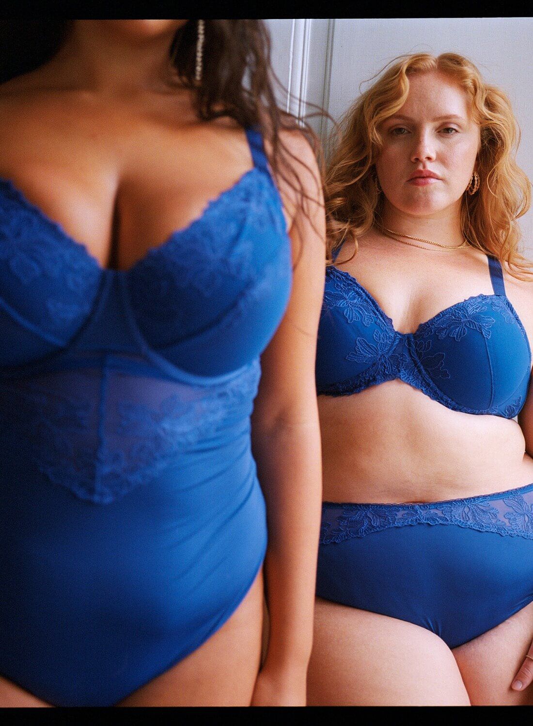 Zizzi Ensemble en dentelle bleue avec body assorti, , Model