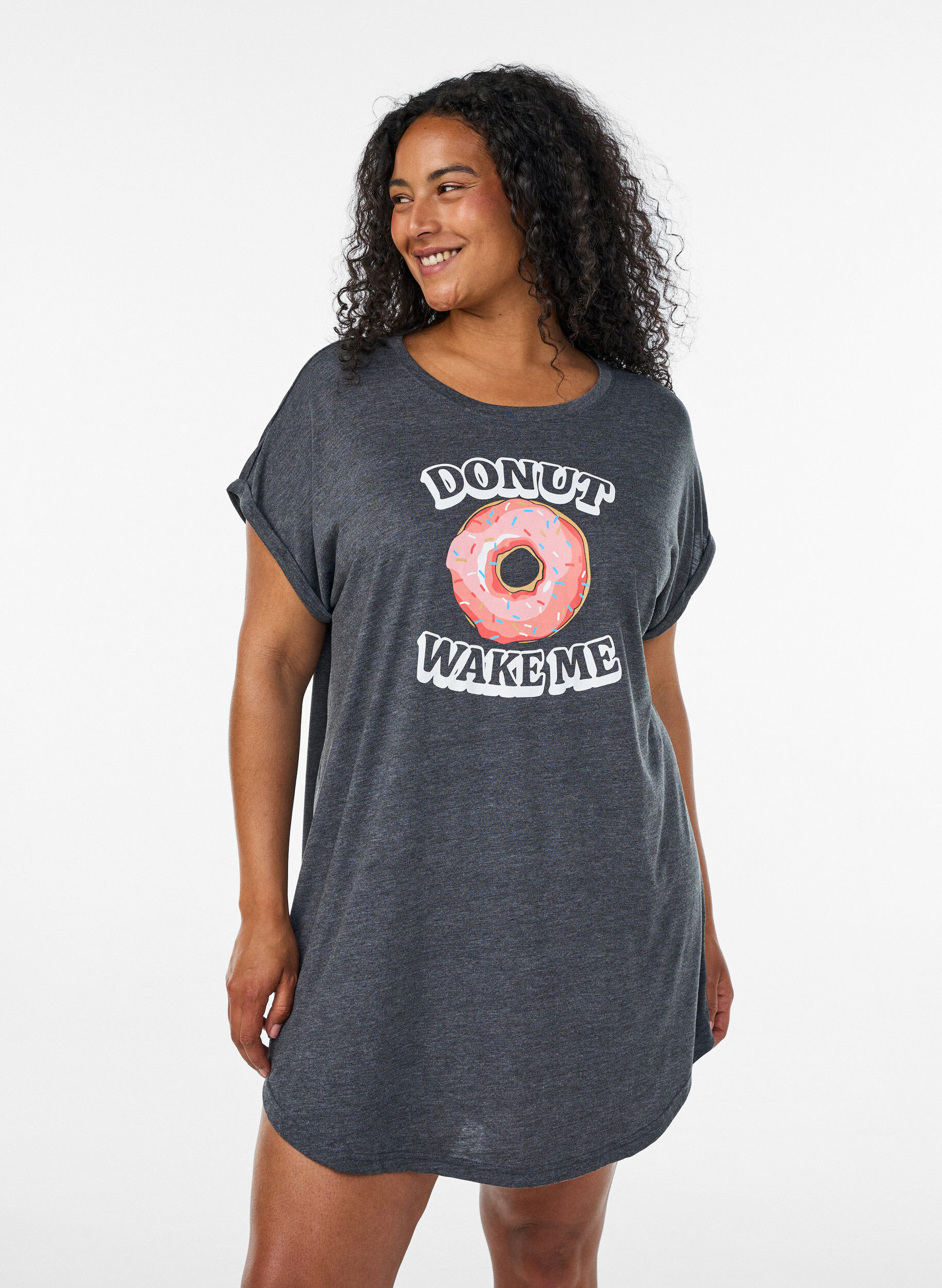 Chemise de nuit &agrave; manches courtes avec imprim&eacute; de texte, Noir, Model