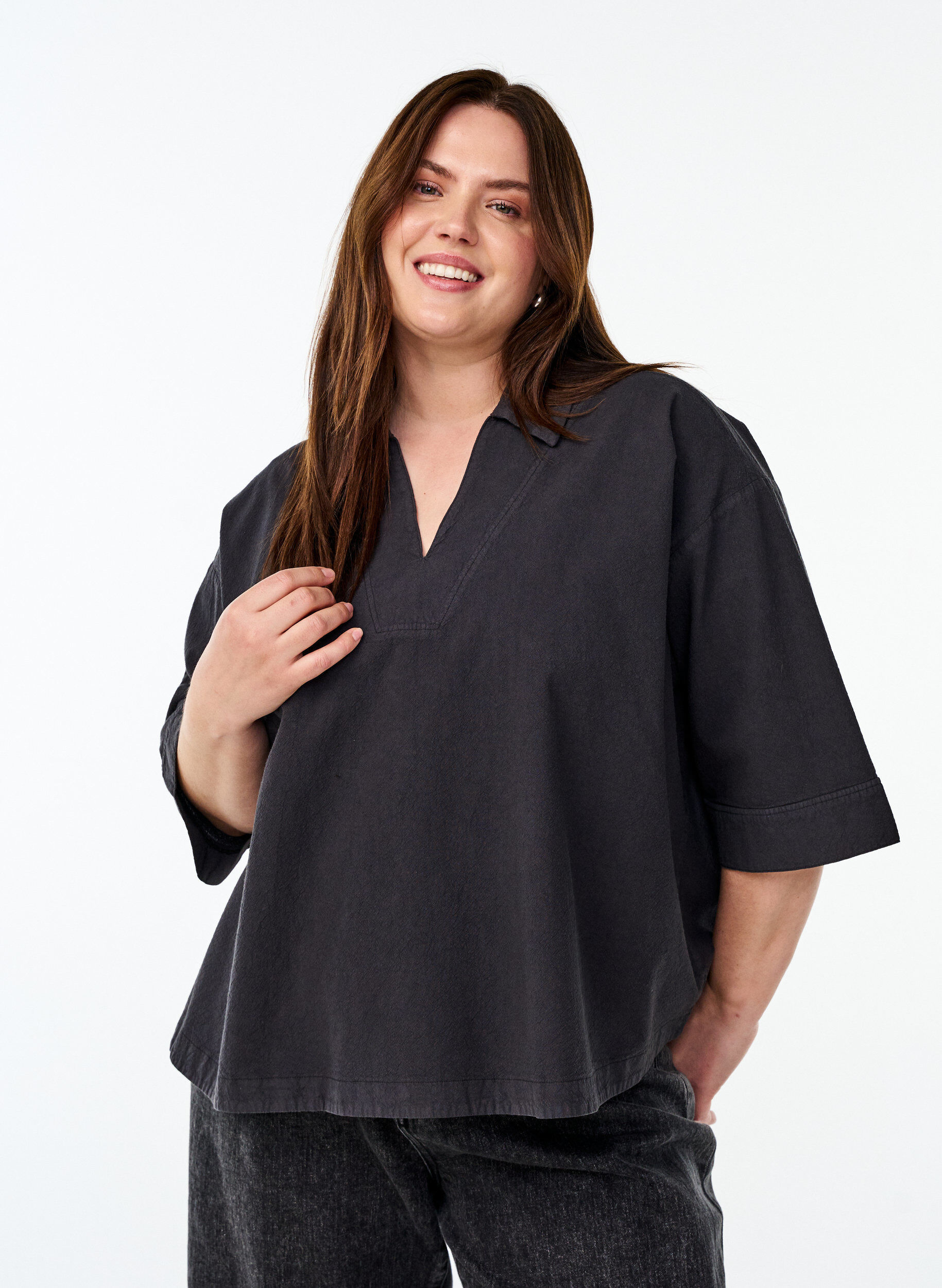 Lockere Bluse mit Kragen und 1/2 &Auml;rmeln, Schwarz, Model