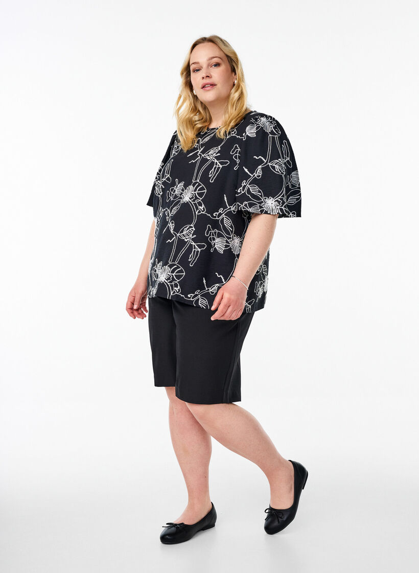 Kurz&auml;rmelige Bluse mit Stickmuster, Schwarz, Model image number 1