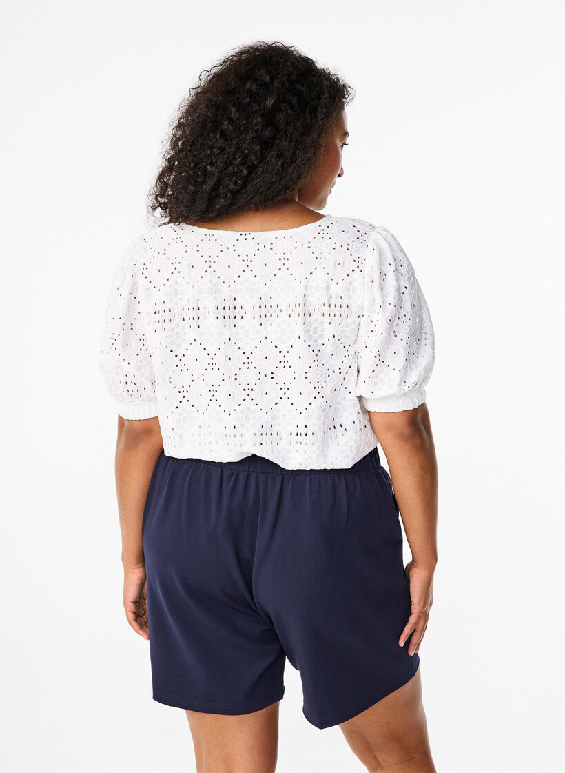  Kurzärmelige Bluse mit Lochmuster, Bright White, Model image number 1