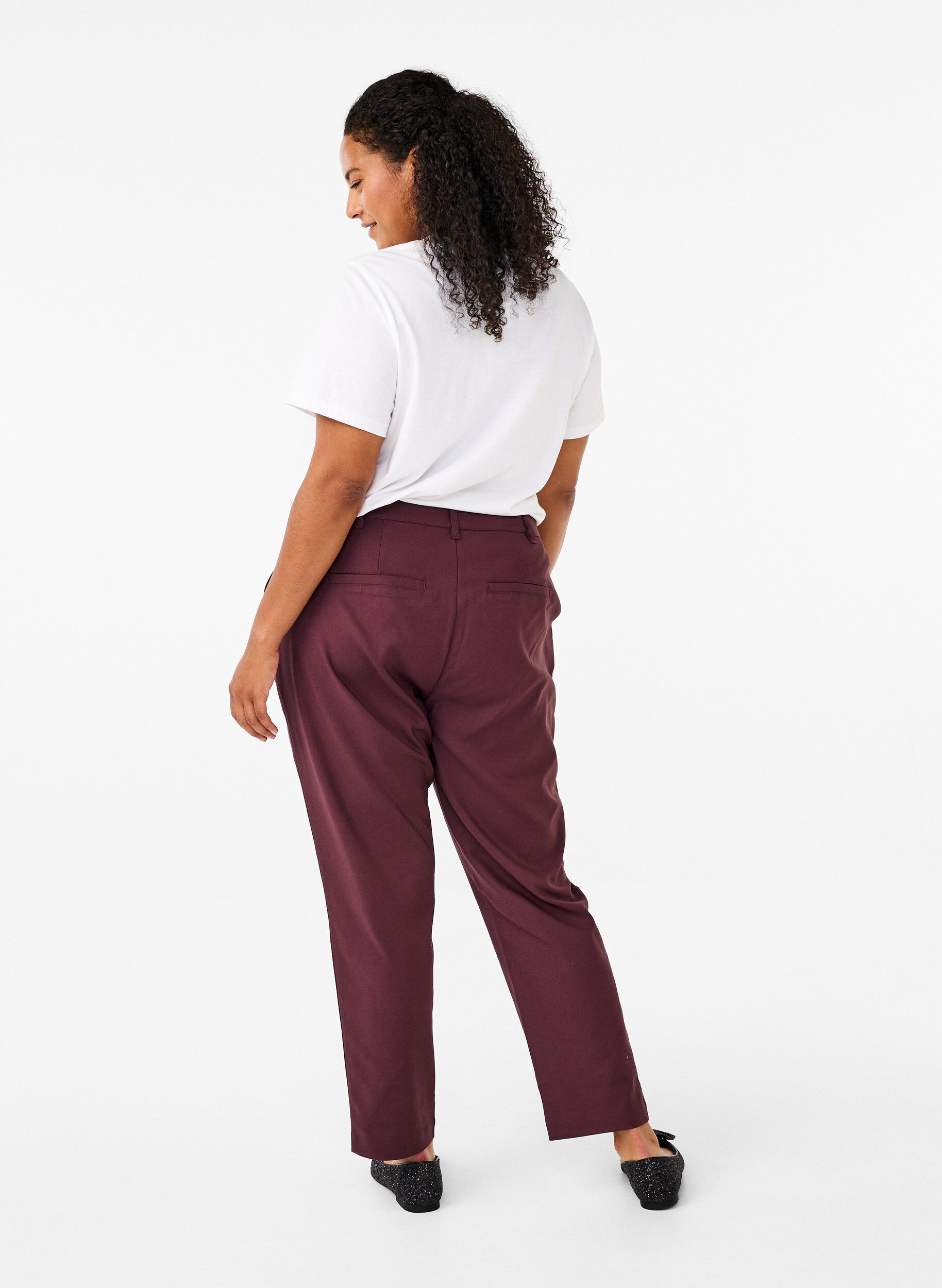 Zizzi Pantalon coupe droite &agrave; taille haute, Bordeaux fonc&eacute;, Model image number 1