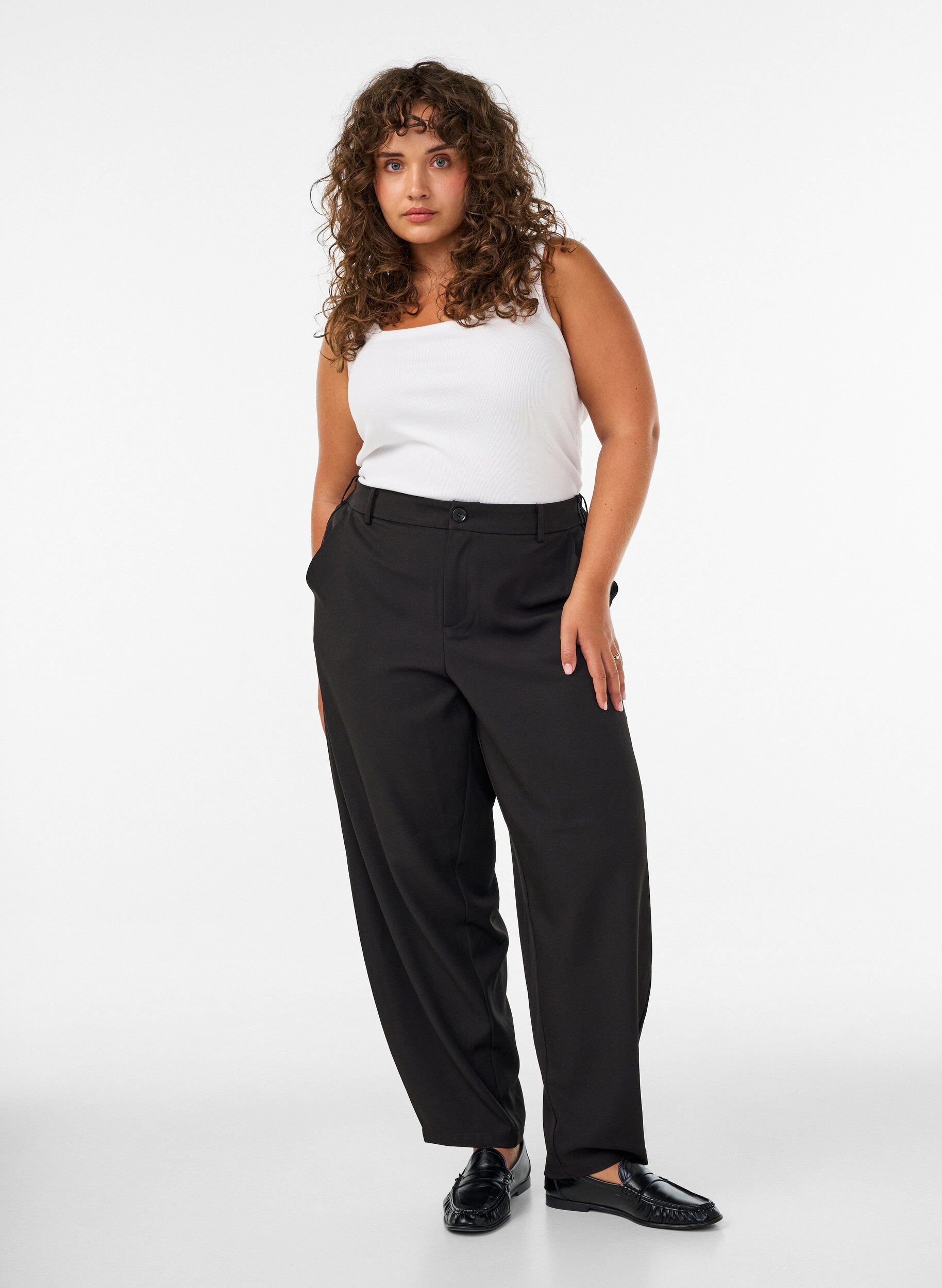 ZizziHose in Barrel-Passform mit hoher Taille, Schwarz, Model image number 1