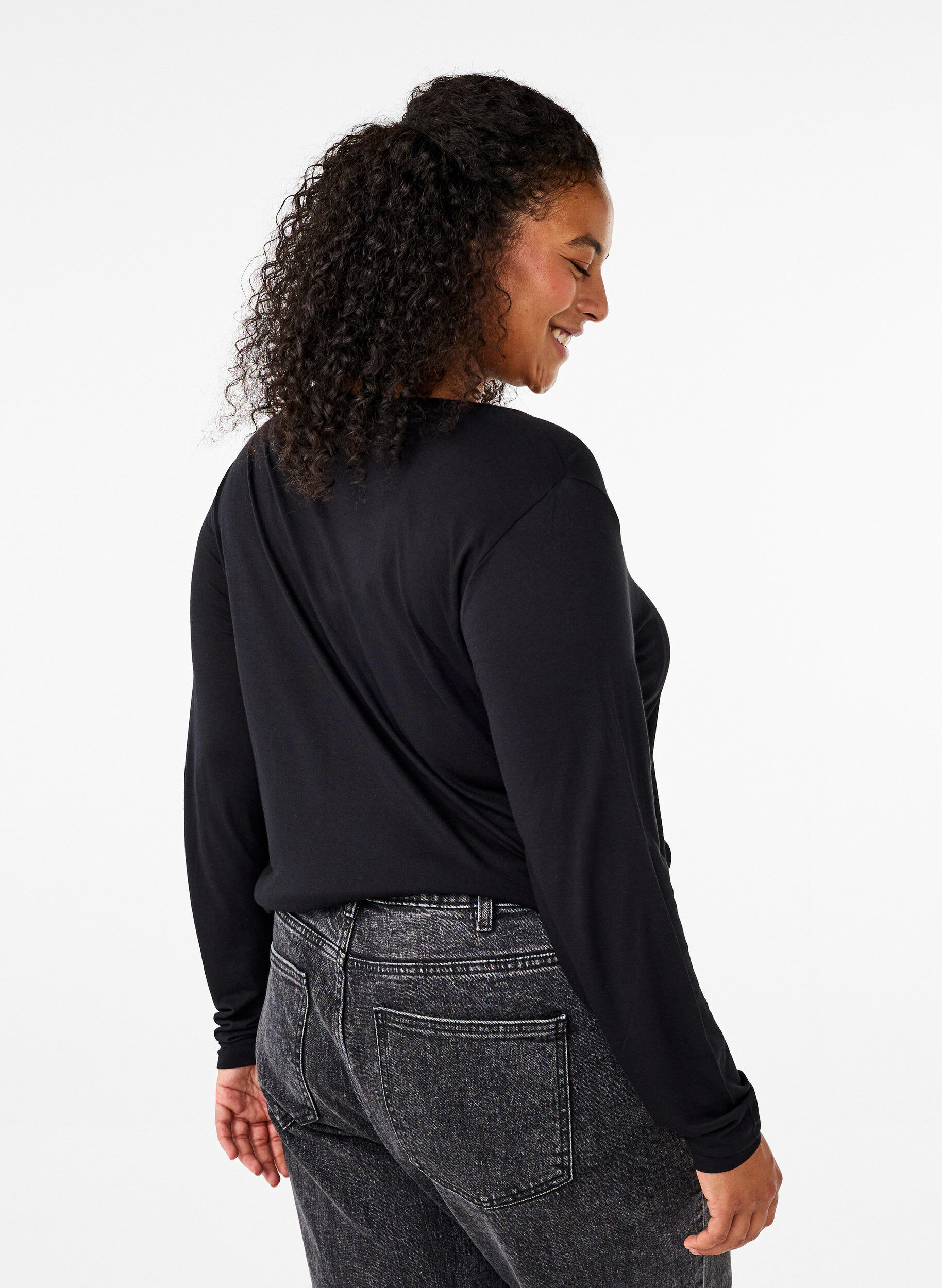 Zizzi Lang&auml;rmelige Bluse aus Wolle und Viskose, Schwarz, Model image number 2