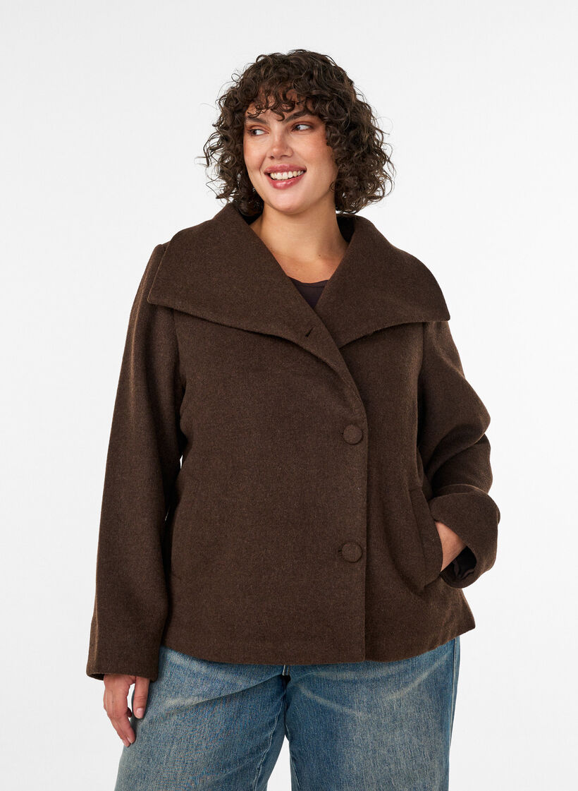 Kurze Jacke mit asymmetrischer Knopfleiste, Braun, Model image number 0