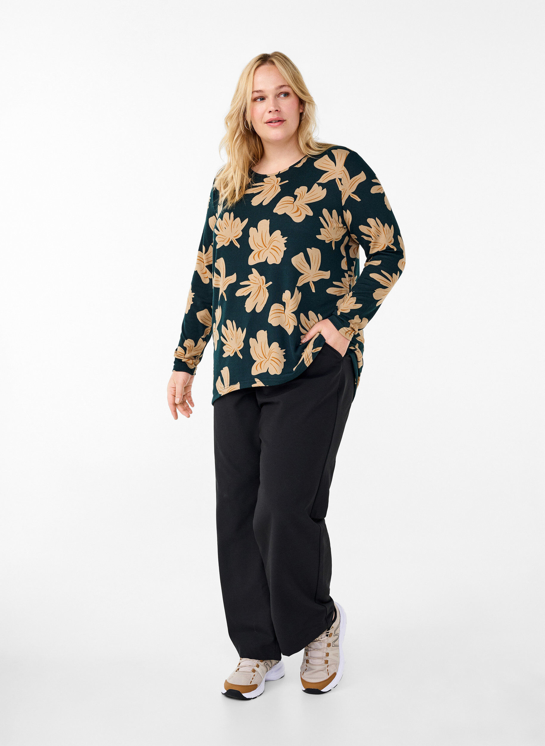 Zizzi  Bluse mit Blumenmuster und langen &Auml;rmeln, Gr&uuml;n, Model image number 1