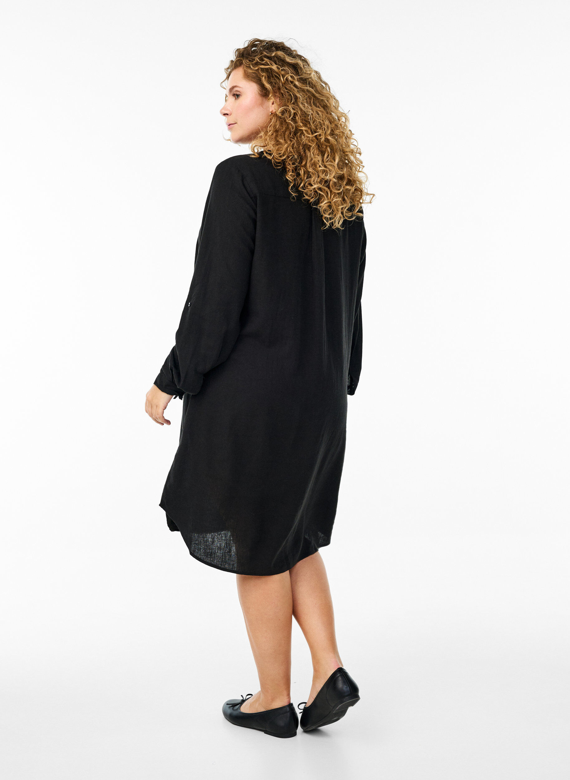 ZizziChemise longue en lin et viscose, Noir, Model image number 1