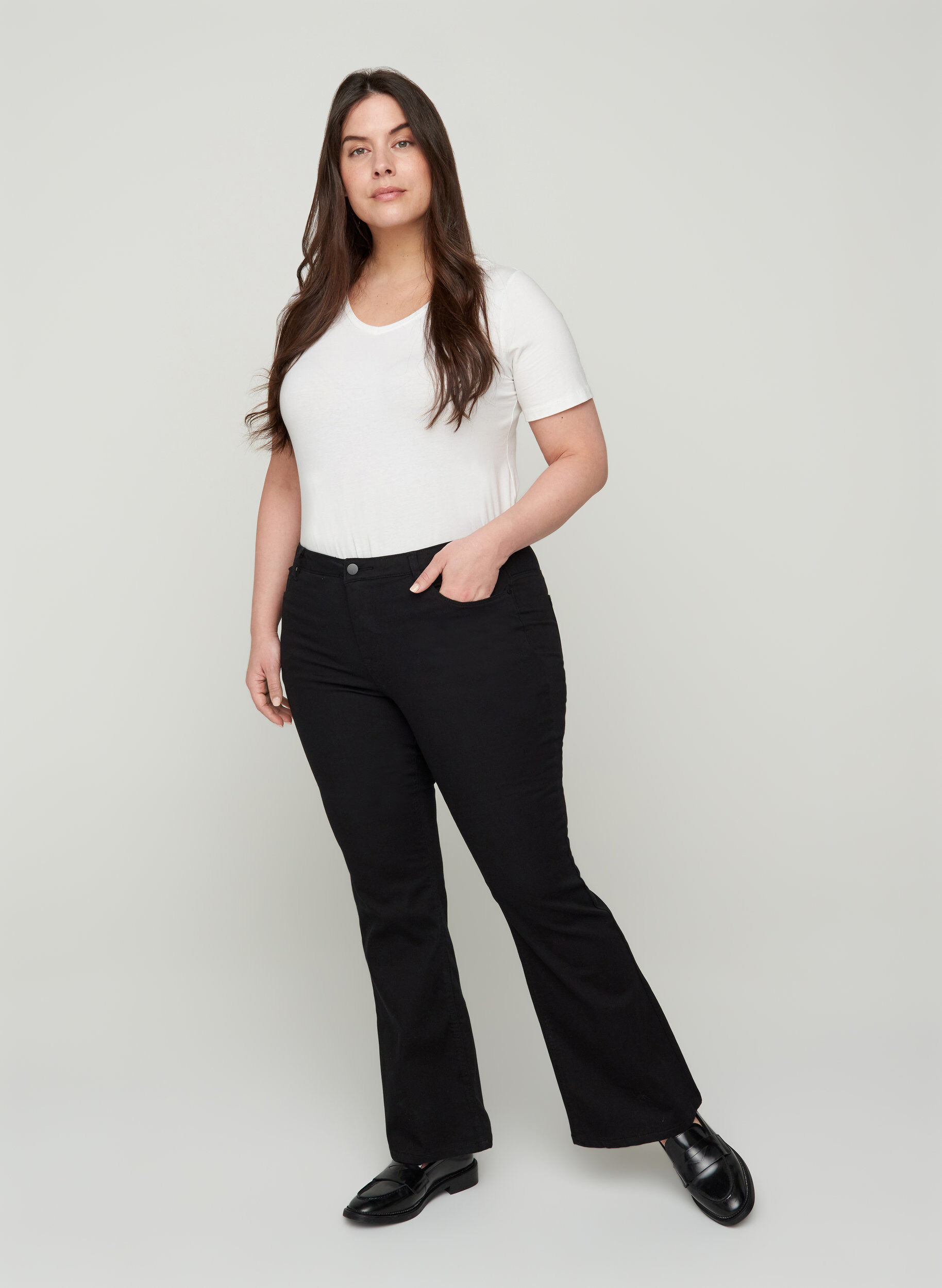 Zizzi Jean bootcut Ellen taille haute, Black, Model image number 0