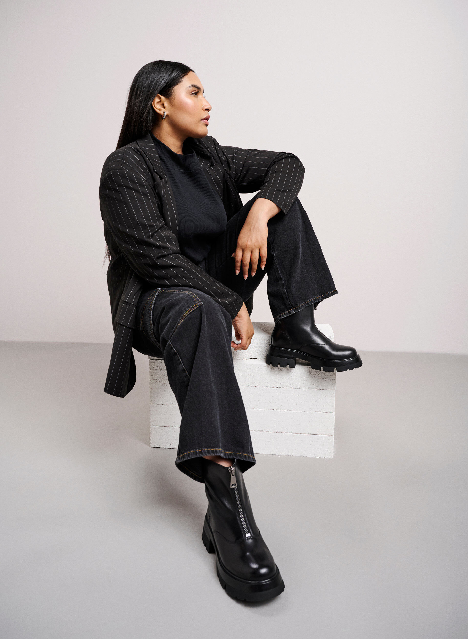 Zizzi Bottes en cuir courtes et larges avec fermeture &eacute;clair, Black, Image image number 0