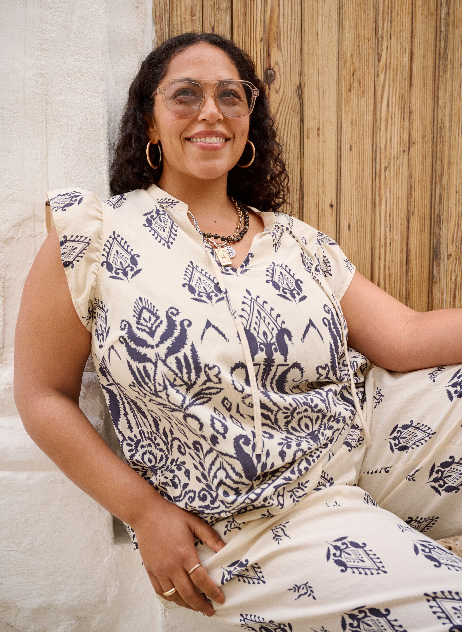 Zizzi &Auml;rmellose Bluse mit R&uuml;schenbesatz und Druck, Beige, Image image number 0