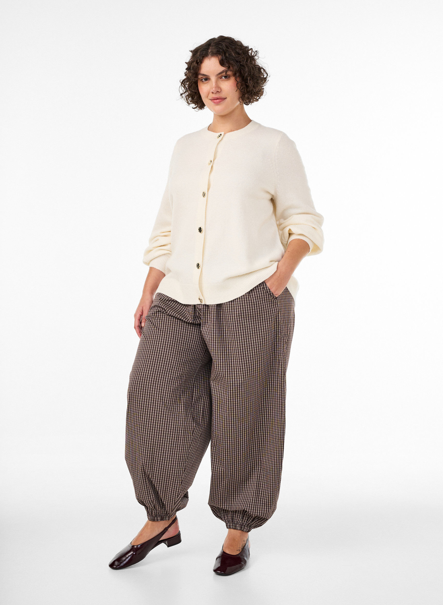 ZizziCardigan en maille douce avec boutons dor&eacute;s, Vanille, Model image number 1