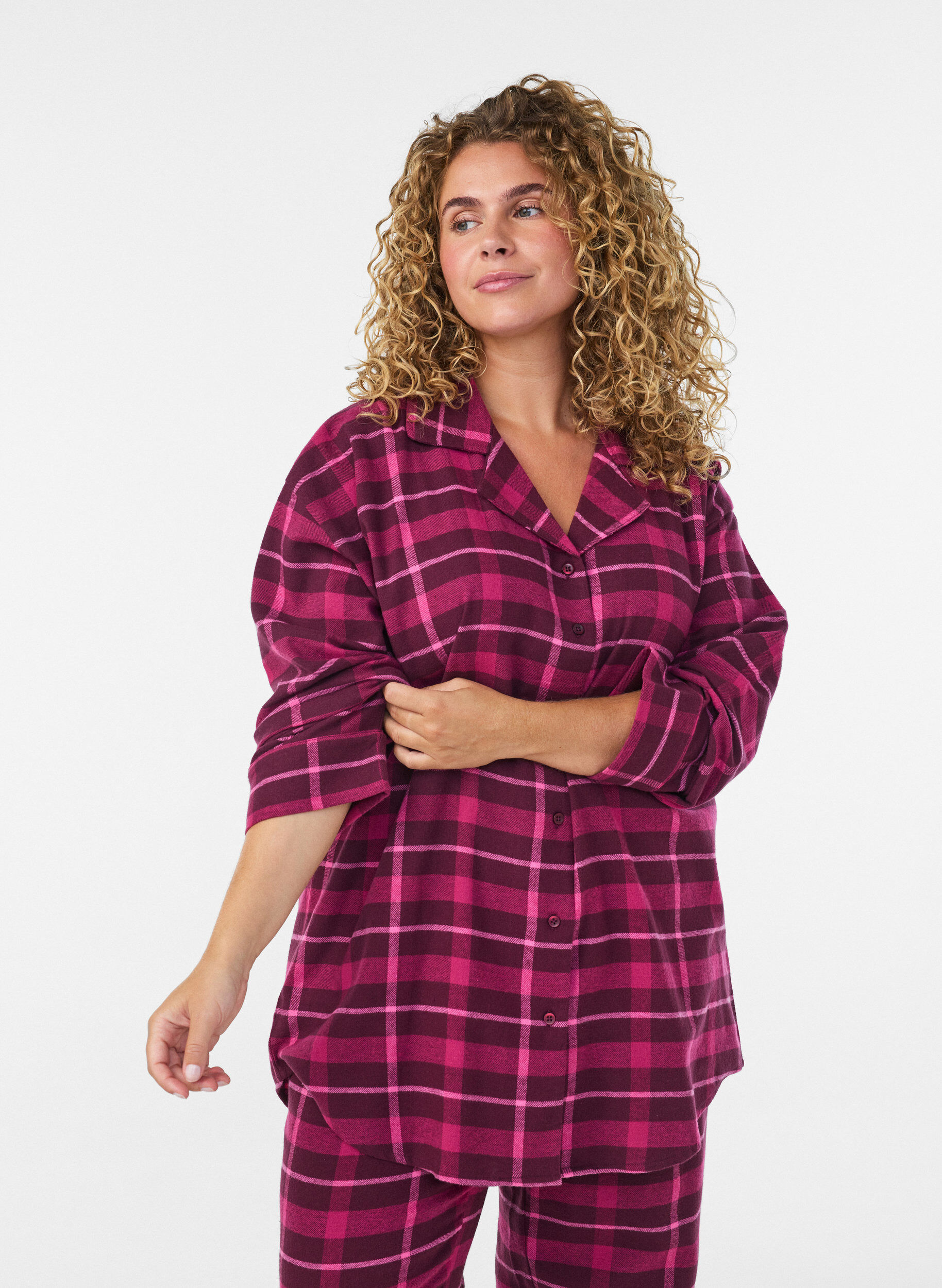 Kariertes Pyjamahemd aus Baumwolle mit langen &Auml;rmeln, Rot, Model