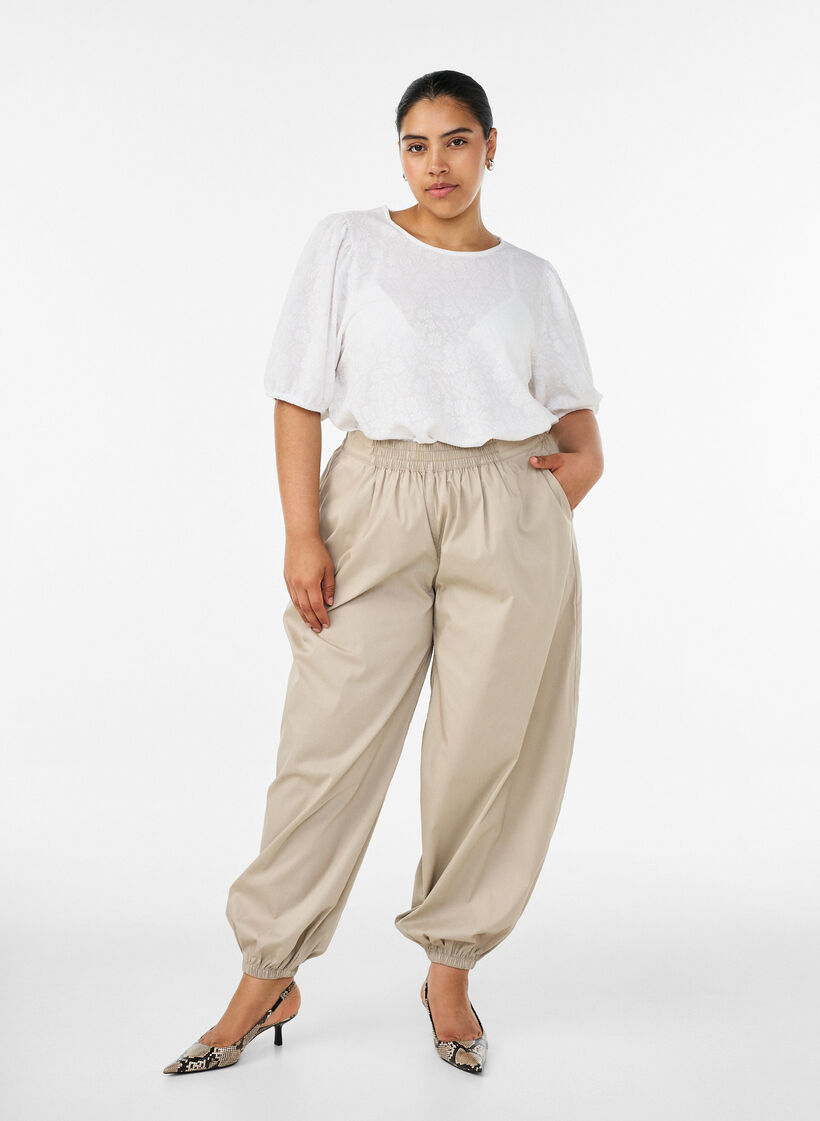 Blouse textur&eacute;e &agrave; manches courtes, Blanc, Model image number 1