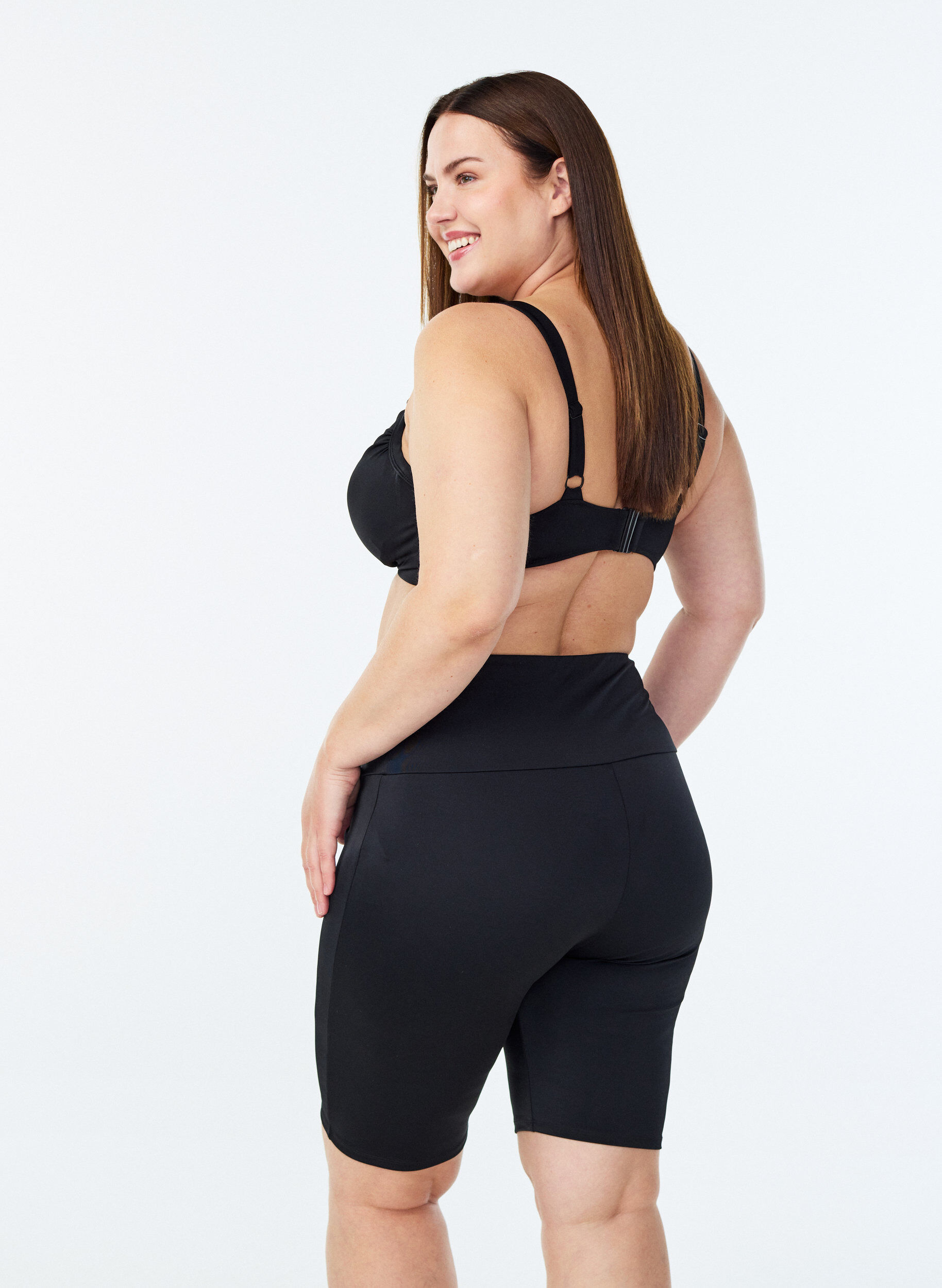 Zizzi Lange Badeshorts, Schwarz, Model image number 2