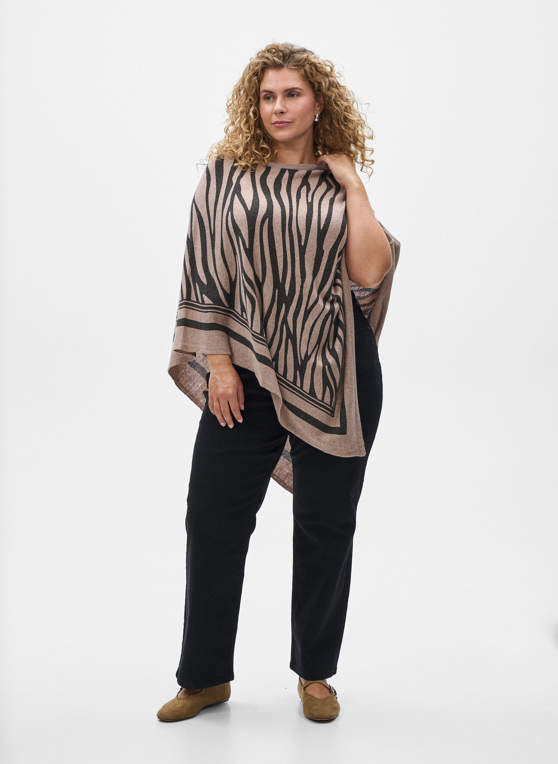 Zizzi Poncho en maille fine, Noir, Model image number 1