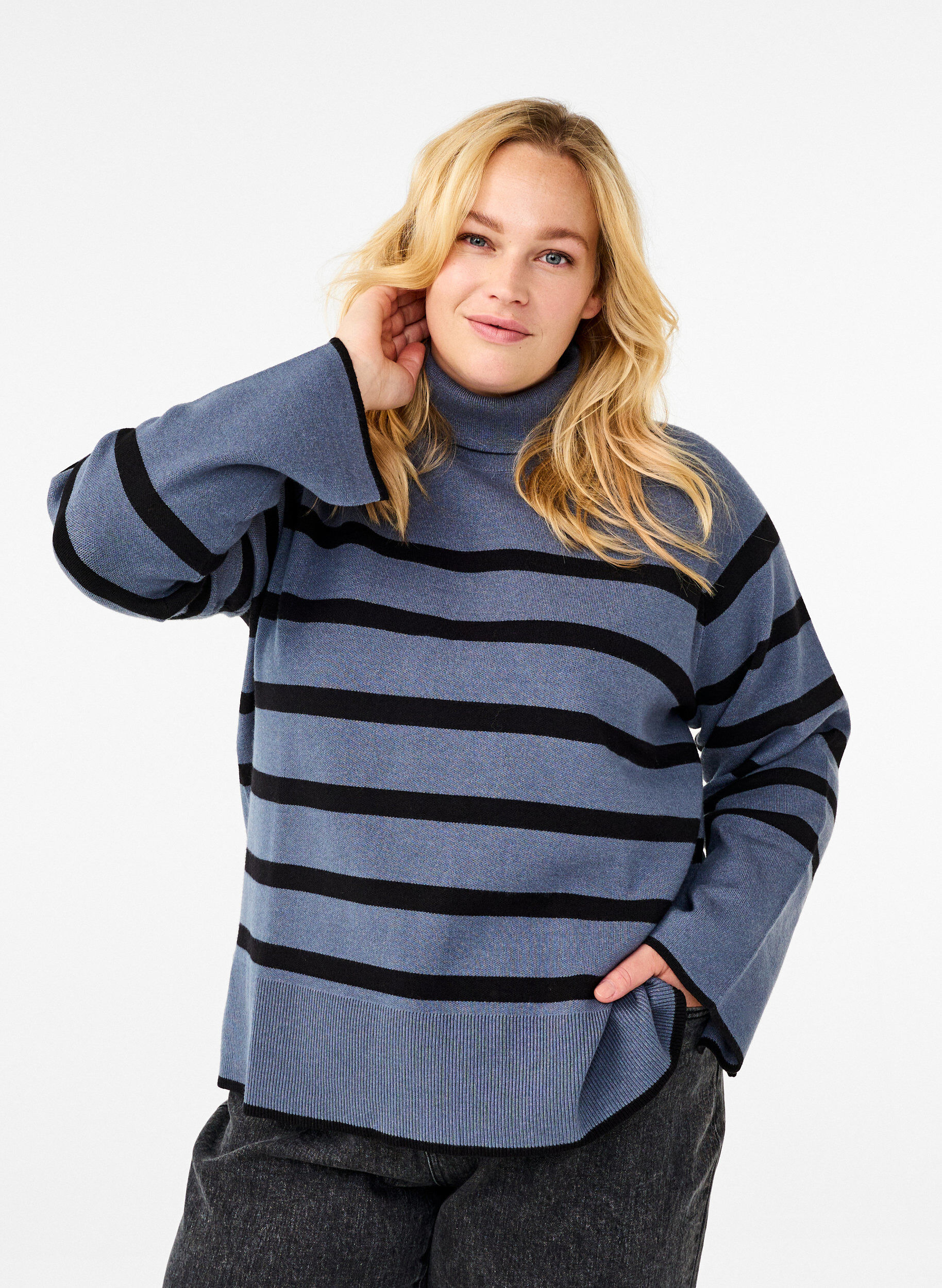 Zizzi Gestreifter Strickpullover mit Rollkragen, B.Sea w.BlackStripes, Model image number 0