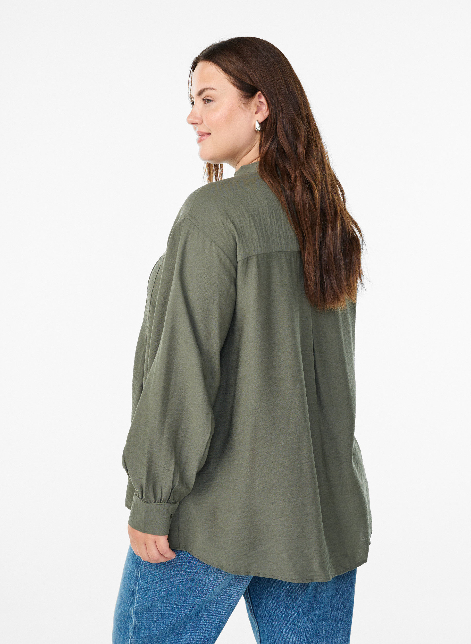 Zizzi Chemise &eacute;vas&eacute;e en viscose, Vert, Model image number 2