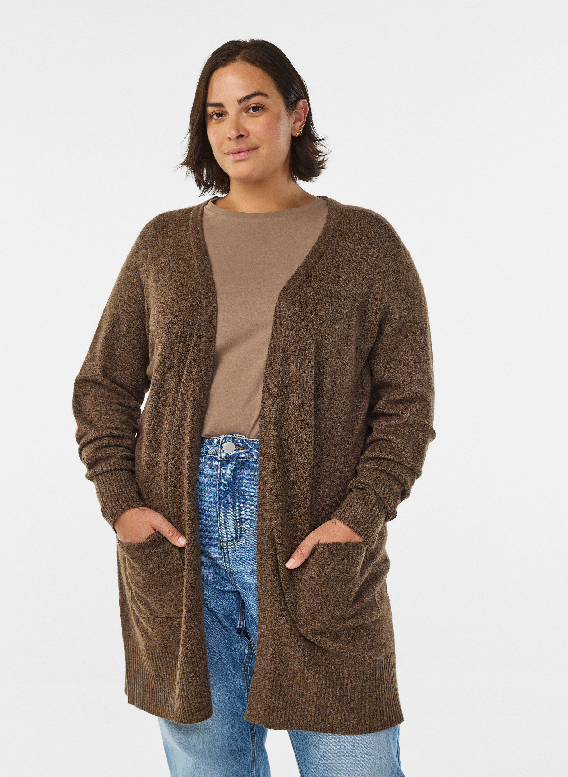 Zizzi Strickjacke mit Rippenstrick und Taschen, Braun, Model image number 0