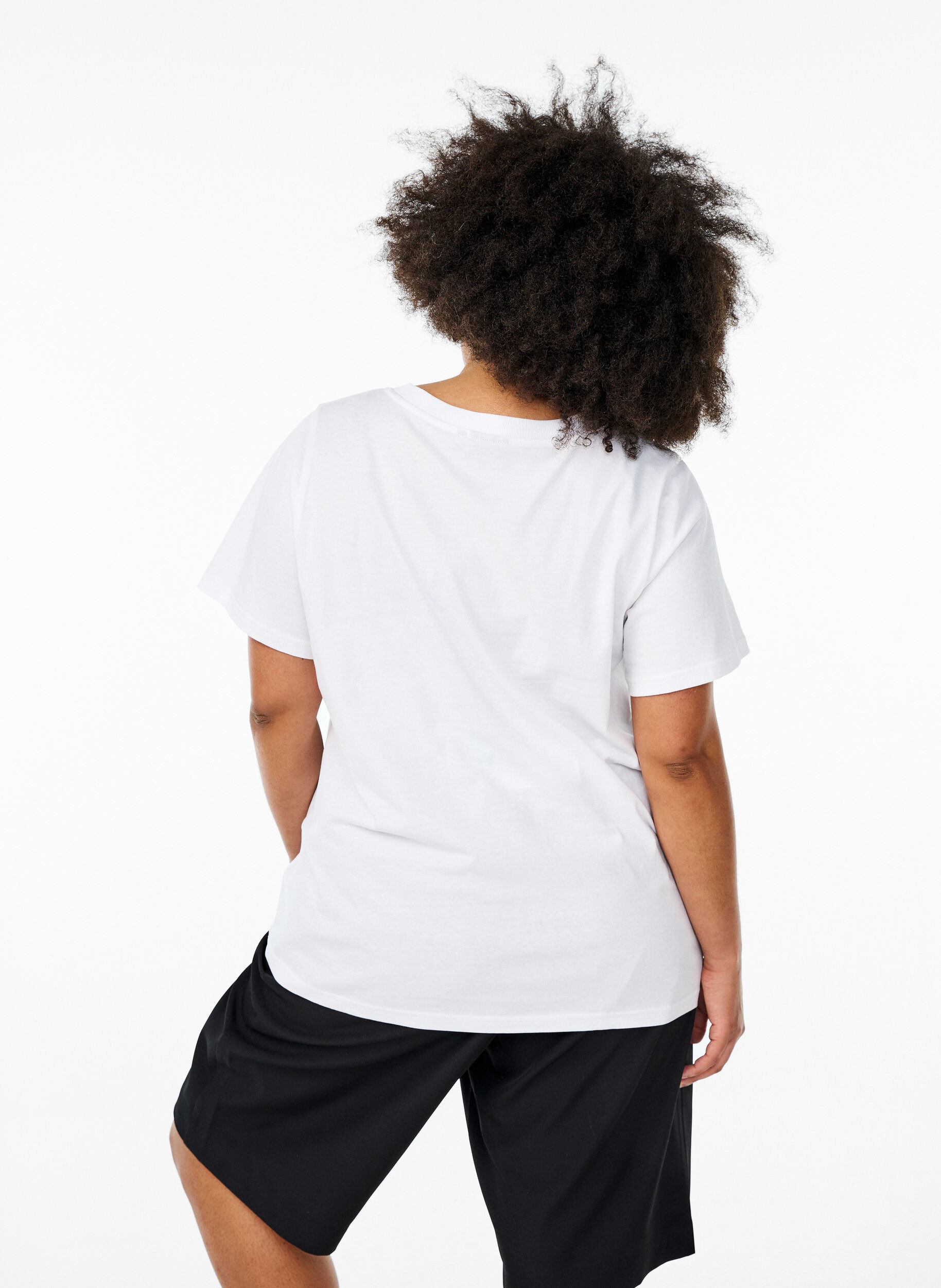Zizzi Einfaches T-Shirt aus Baumwolle mit V-Ausschnitt., Wei&szlig;, Model image number 2
