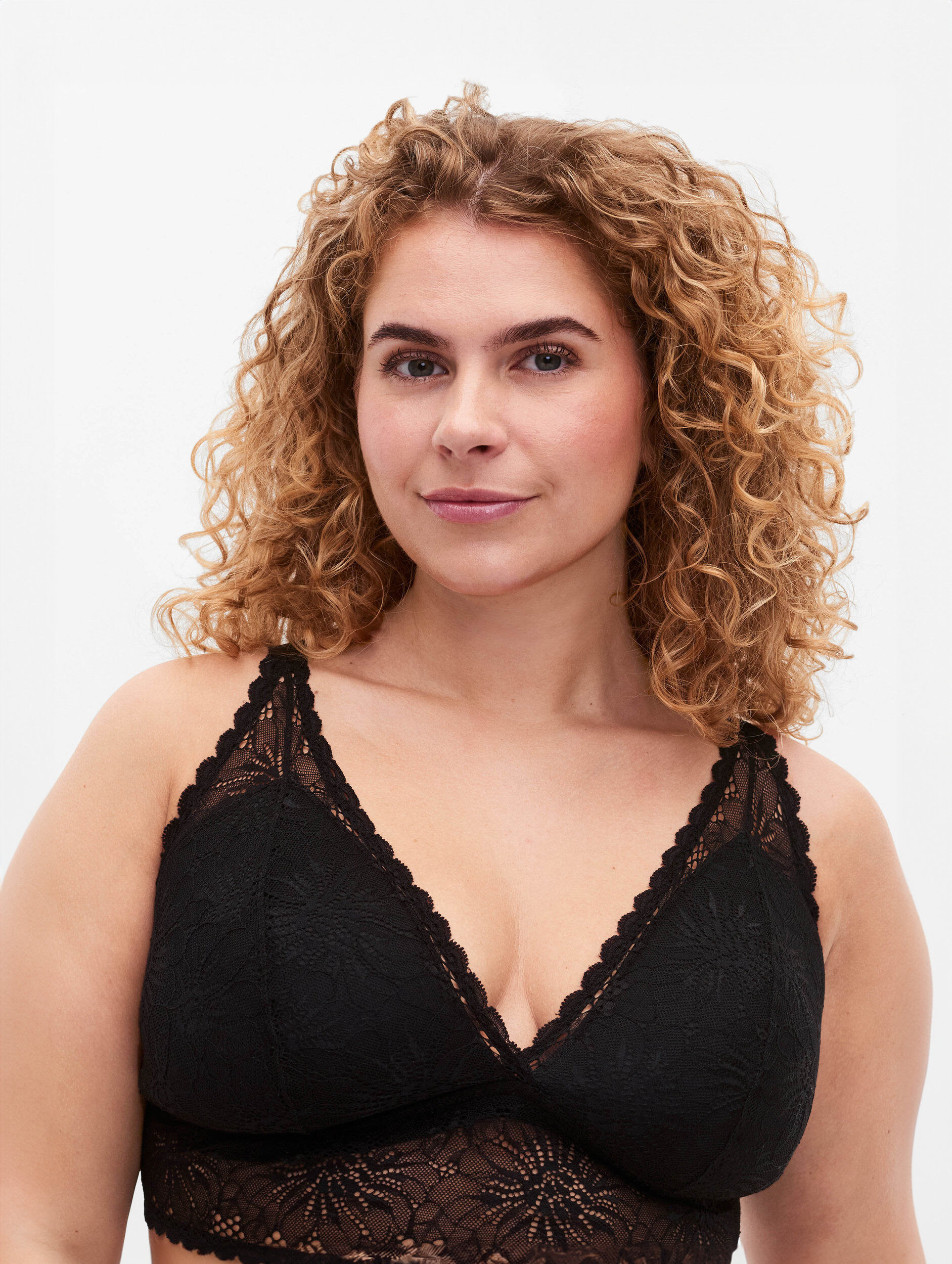 Zizzi Spitze Bralette mit weicher Polsterung, Black, Model image number 0