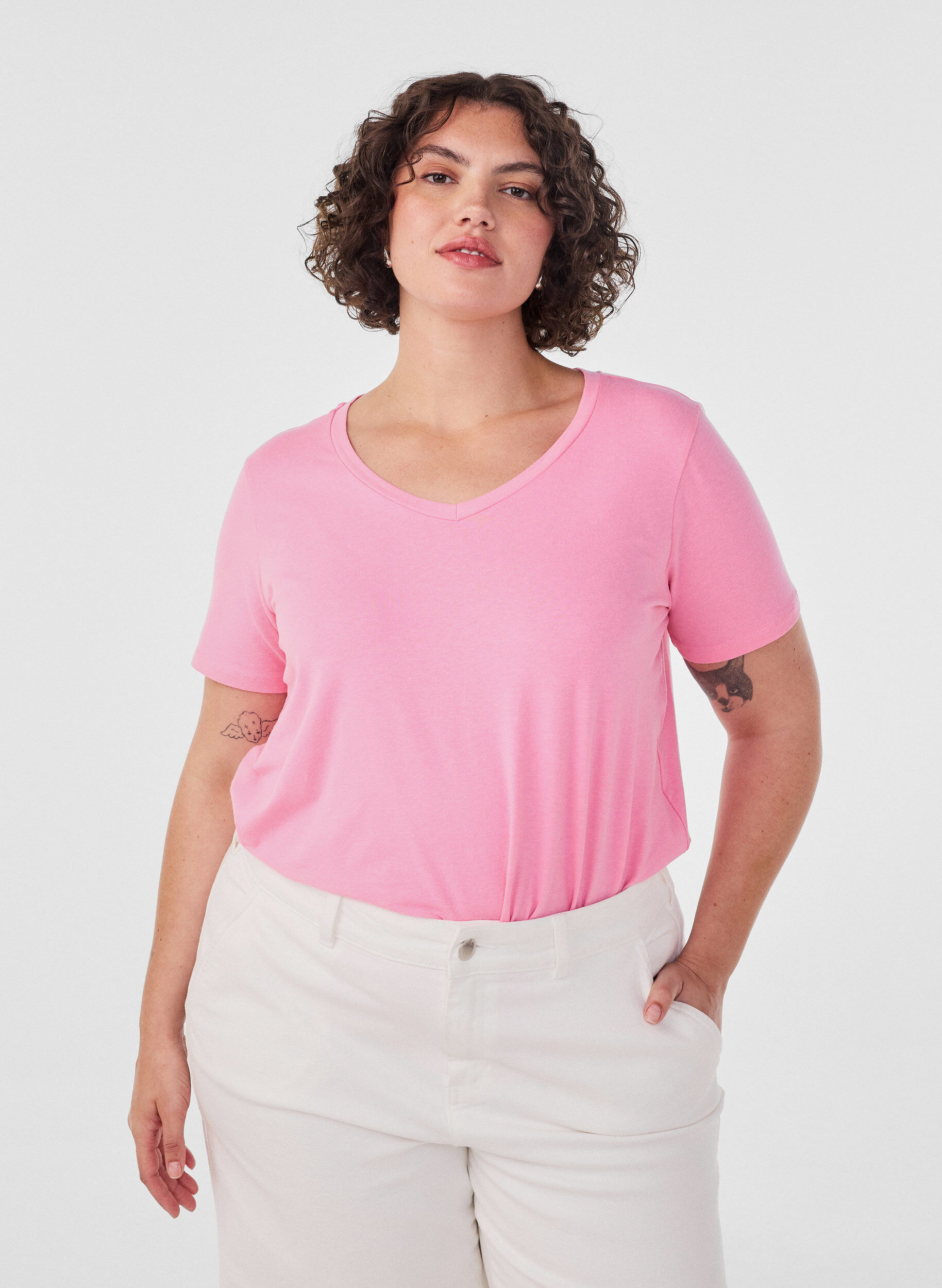 Einfarbiges basic T-Shirt aus Baumwolle, Pink, Model