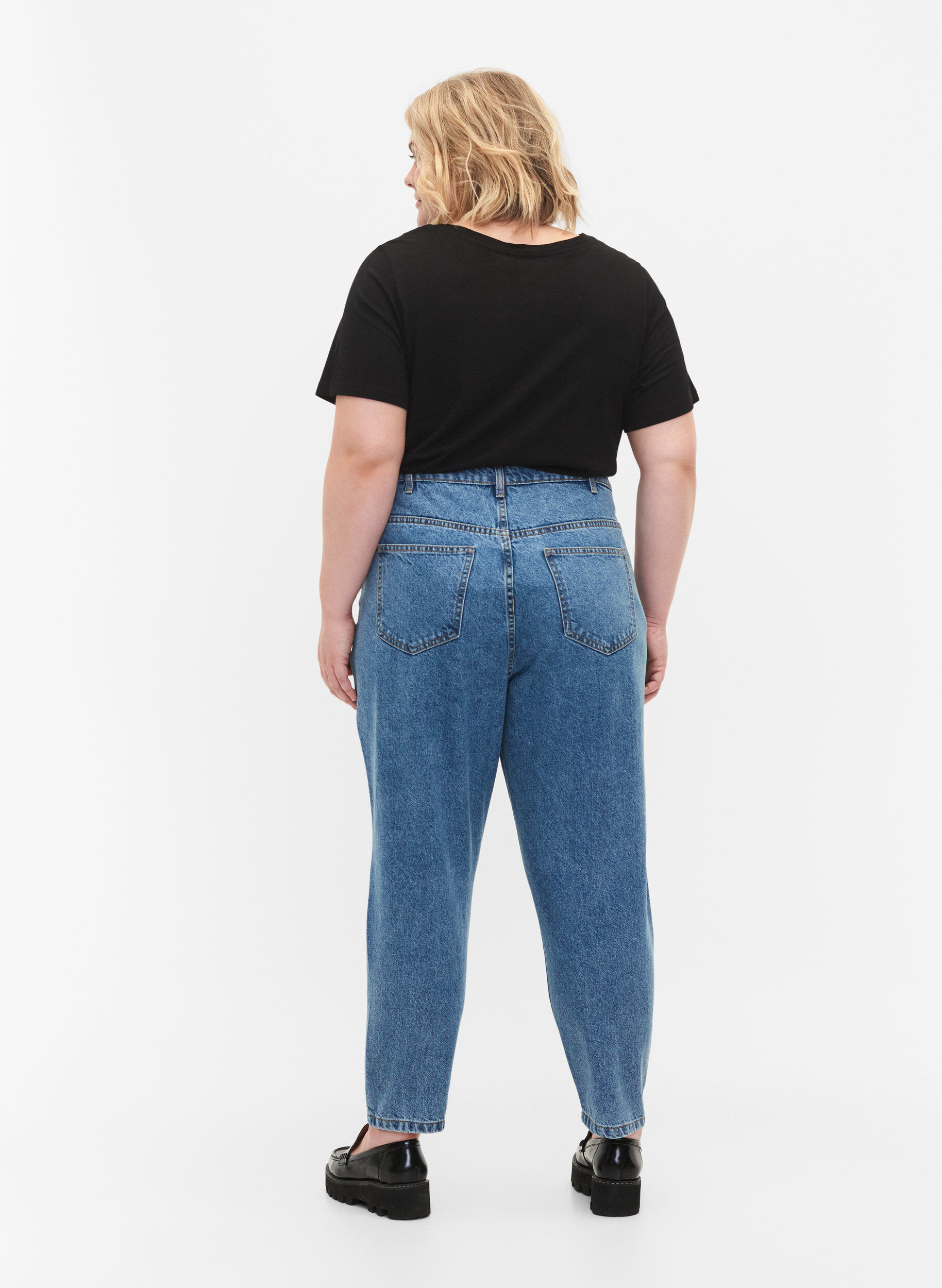 Zizzi Cropped Mille Jeans mit hoher Taille, Light blue denim, Model image number 1