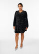 Robe courte &eacute;vas&eacute;e &agrave; sequins, Noir, Model image number 0