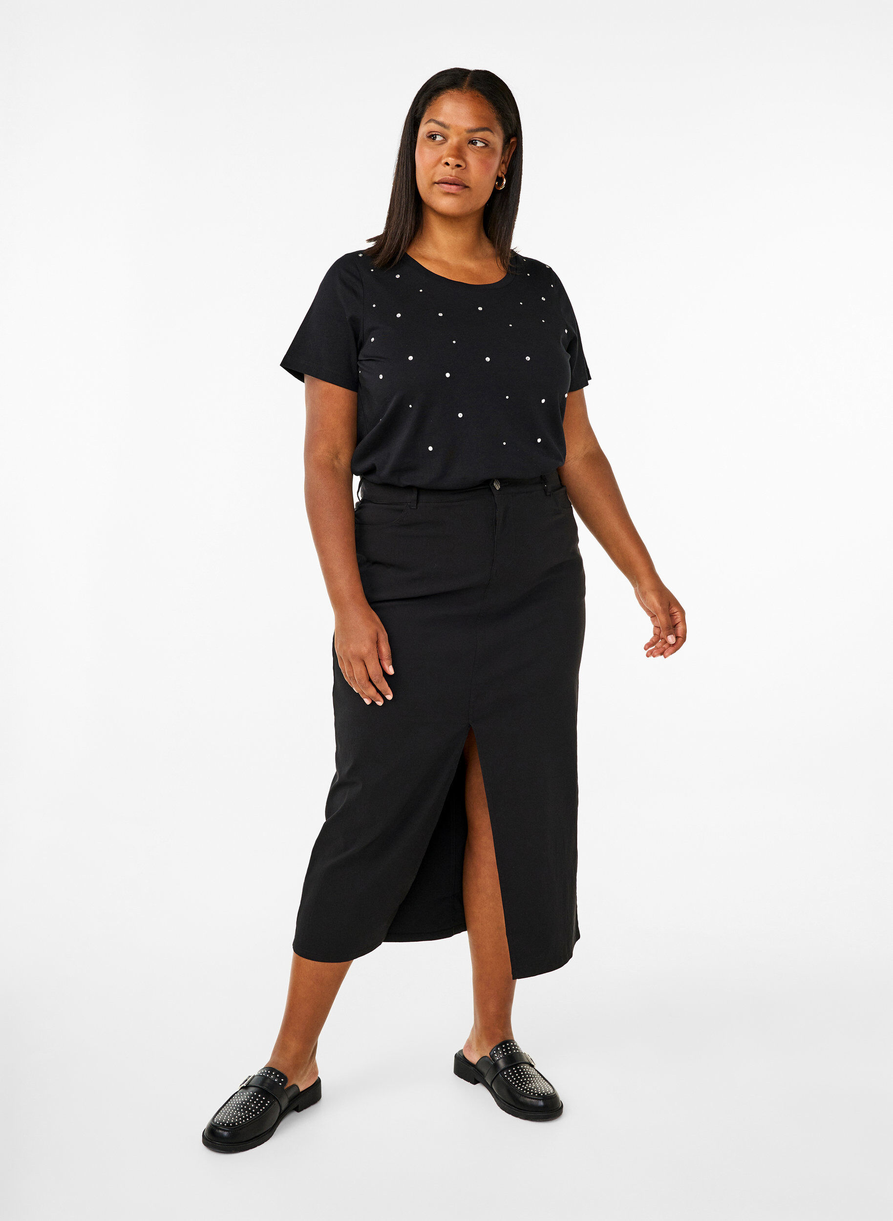 Zizzi Baumwoll-T-Shirt mit Strasssteinen, Black, Model image number 3