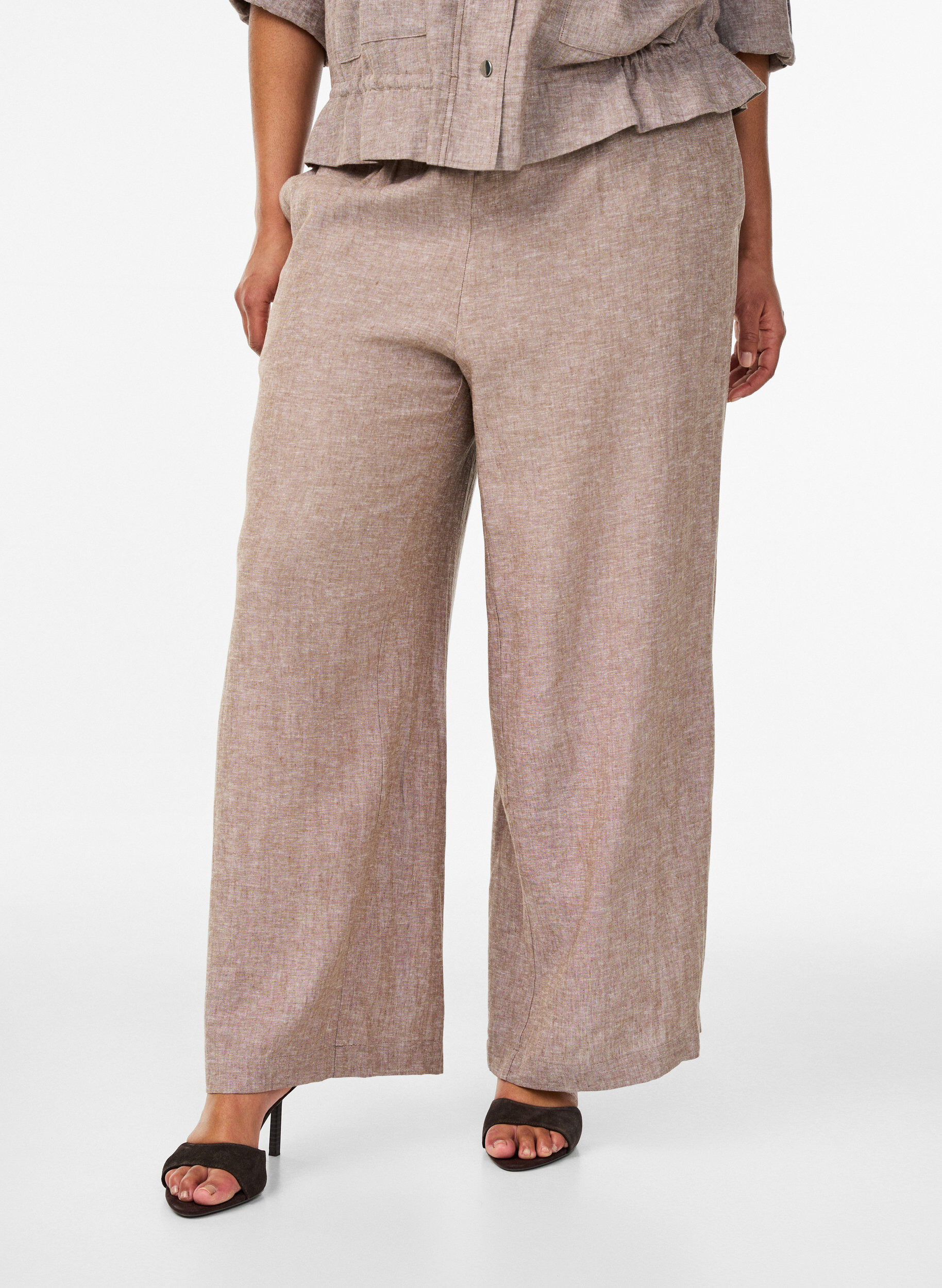 Zizzi Hose aus Leinen und Viskose mit weitem Bein, Braun, Model image number 2