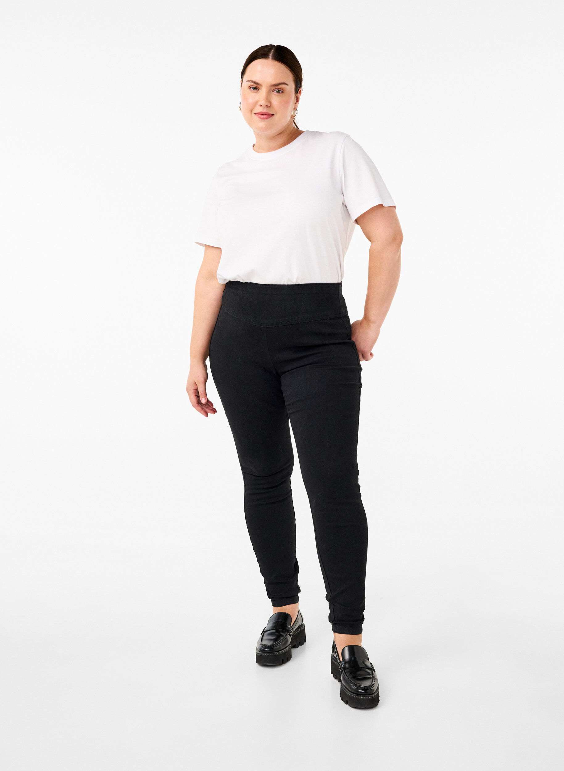Zizzi Dehnbare Jeggings mit hoher Taille, Black, Model image number 0