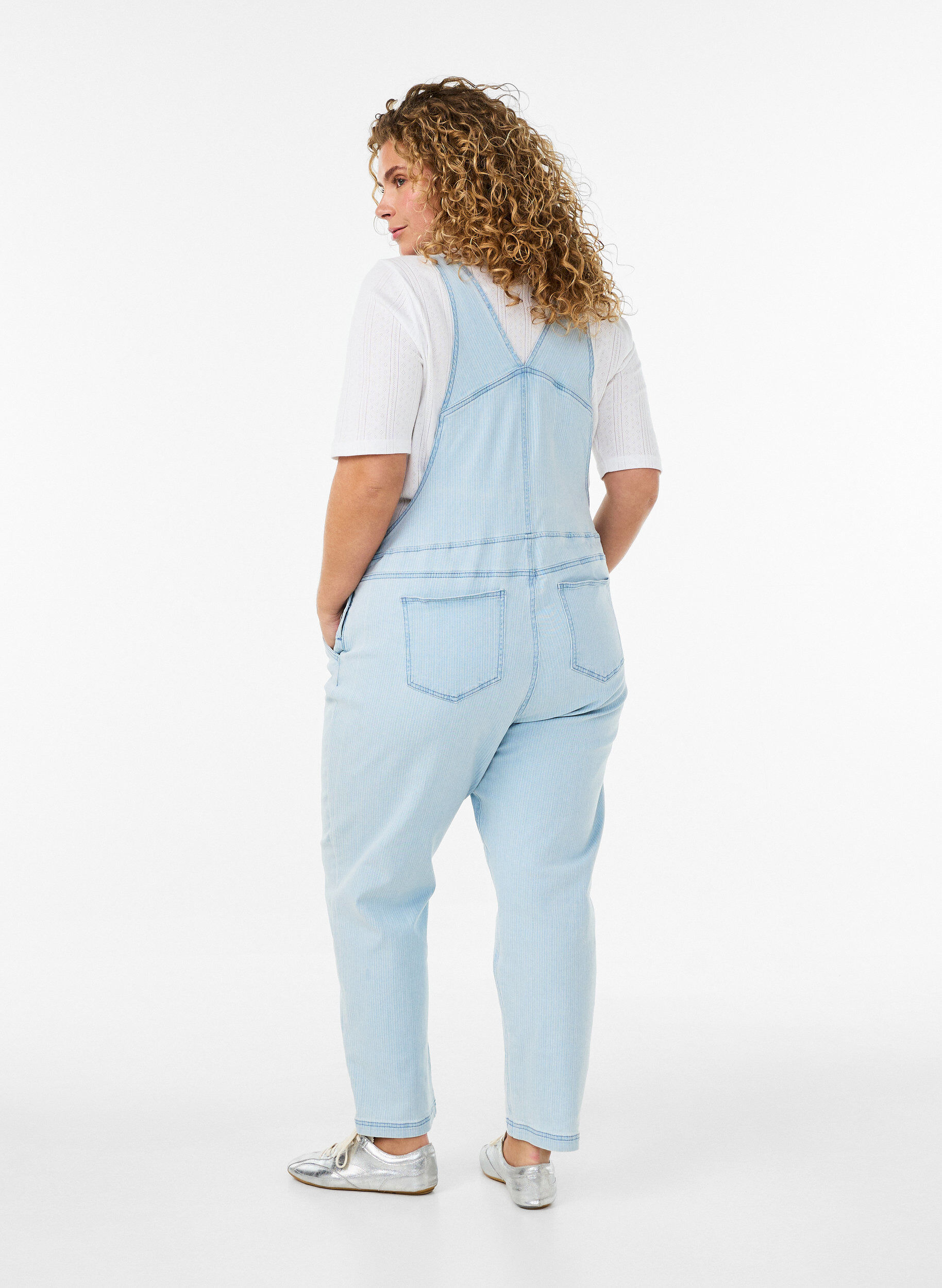 Zizzi Salopette en jean ray&eacute;e, Bleu Clair, Model image number 1