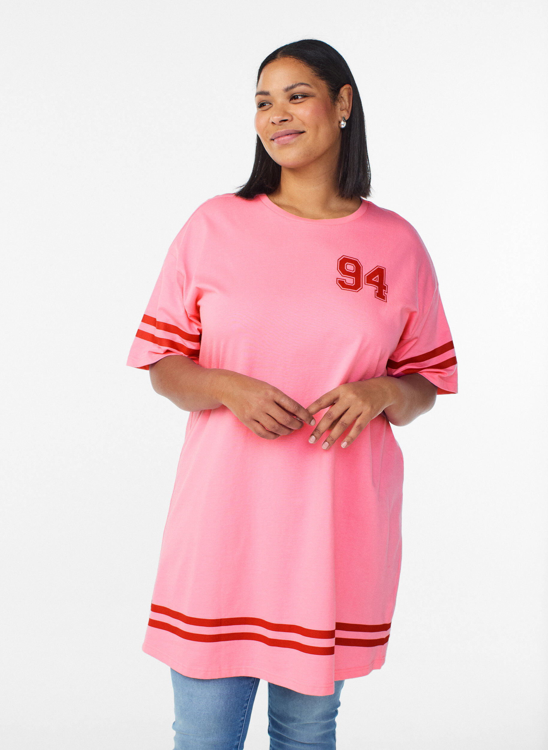Sportliches T-Shirtkleid aus Baumwolle, Pink, Model