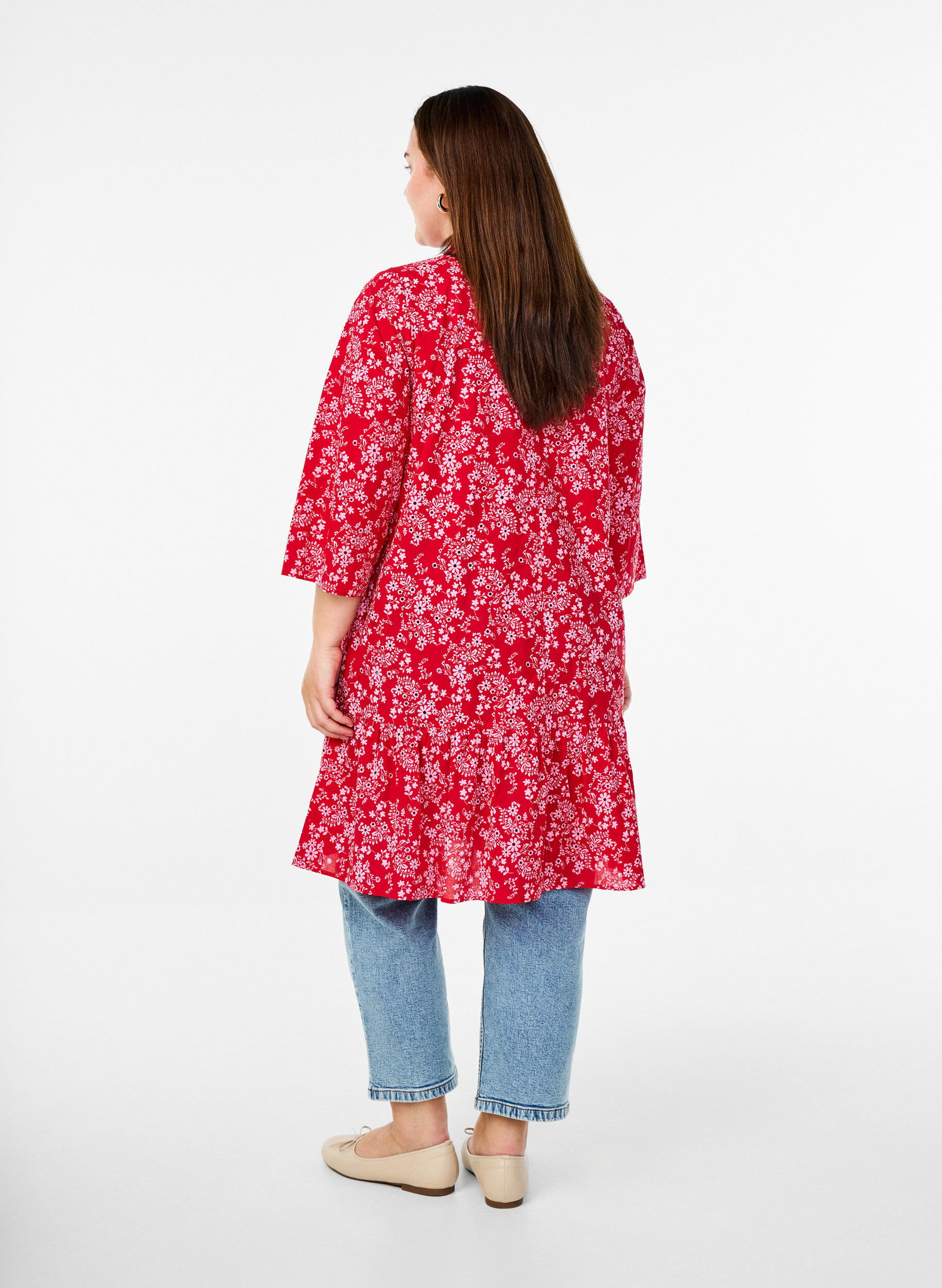 Zizzi Robe mi-longue &agrave; imprim&eacute; floral et manches 3/4, Rouge, Model image number 2